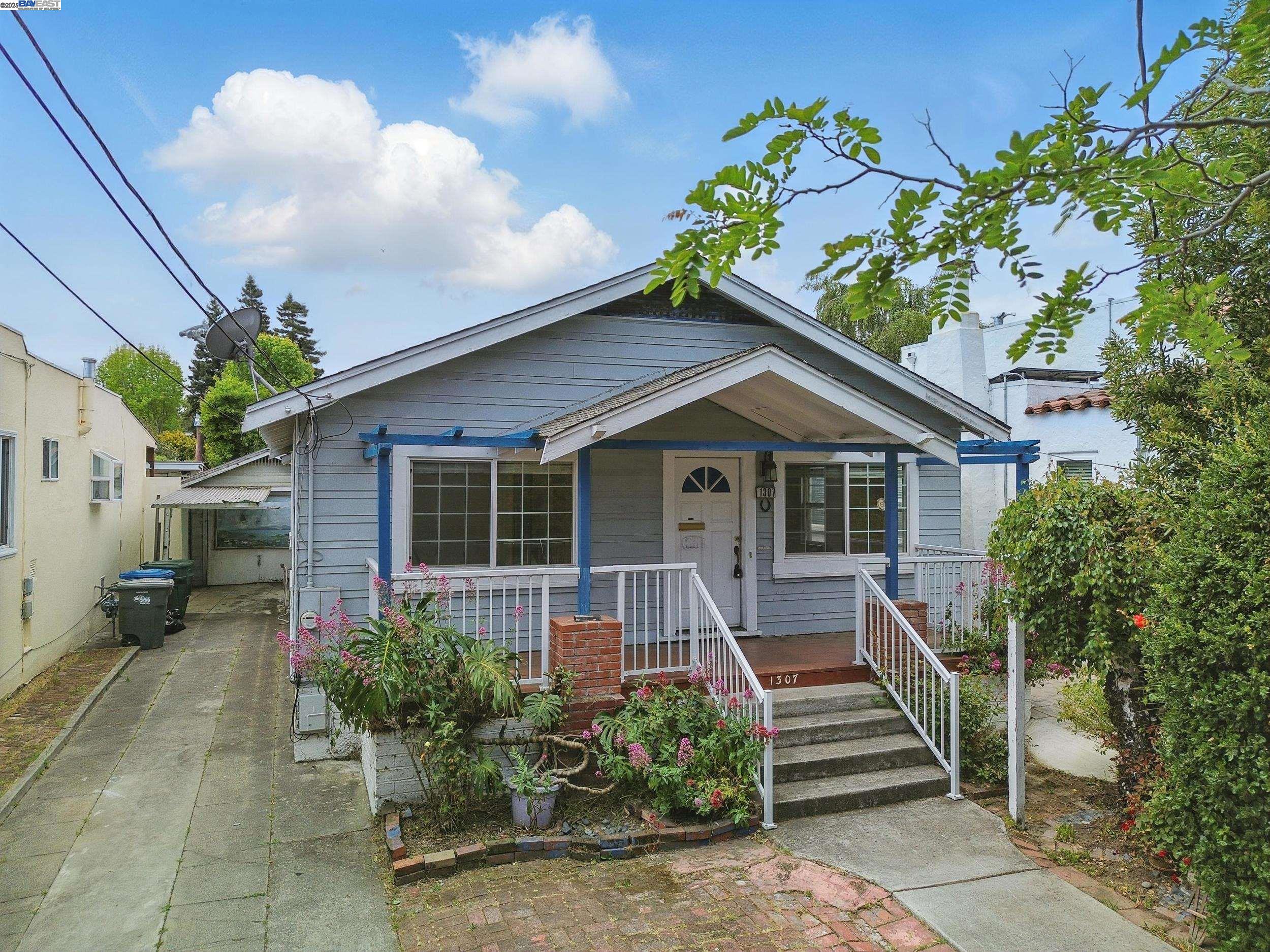 Detail Gallery Image 30 of 40 For 1307 California Dr, Burlingame,  CA 94010 - 2 Beds | 1 Baths