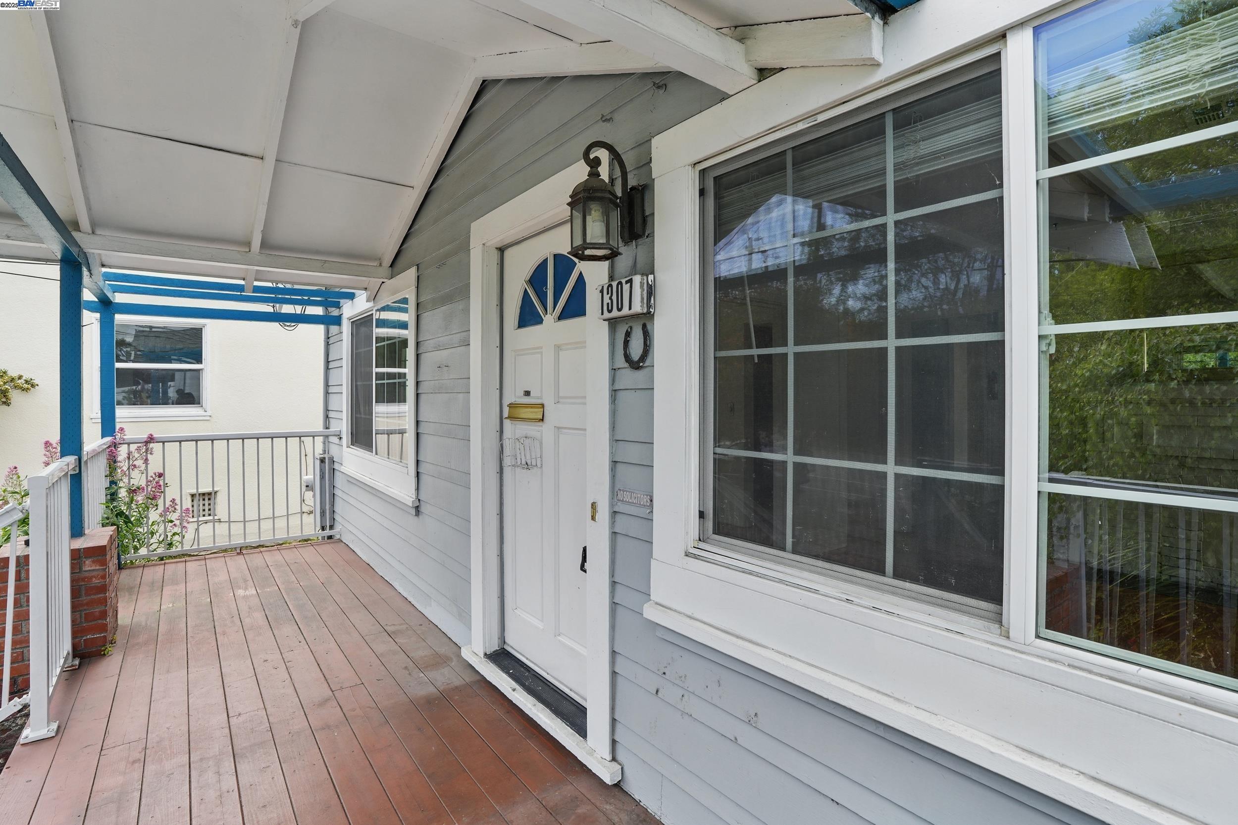 Detail Gallery Image 4 of 40 For 1307 California Dr, Burlingame,  CA 94010 - 2 Beds | 1 Baths