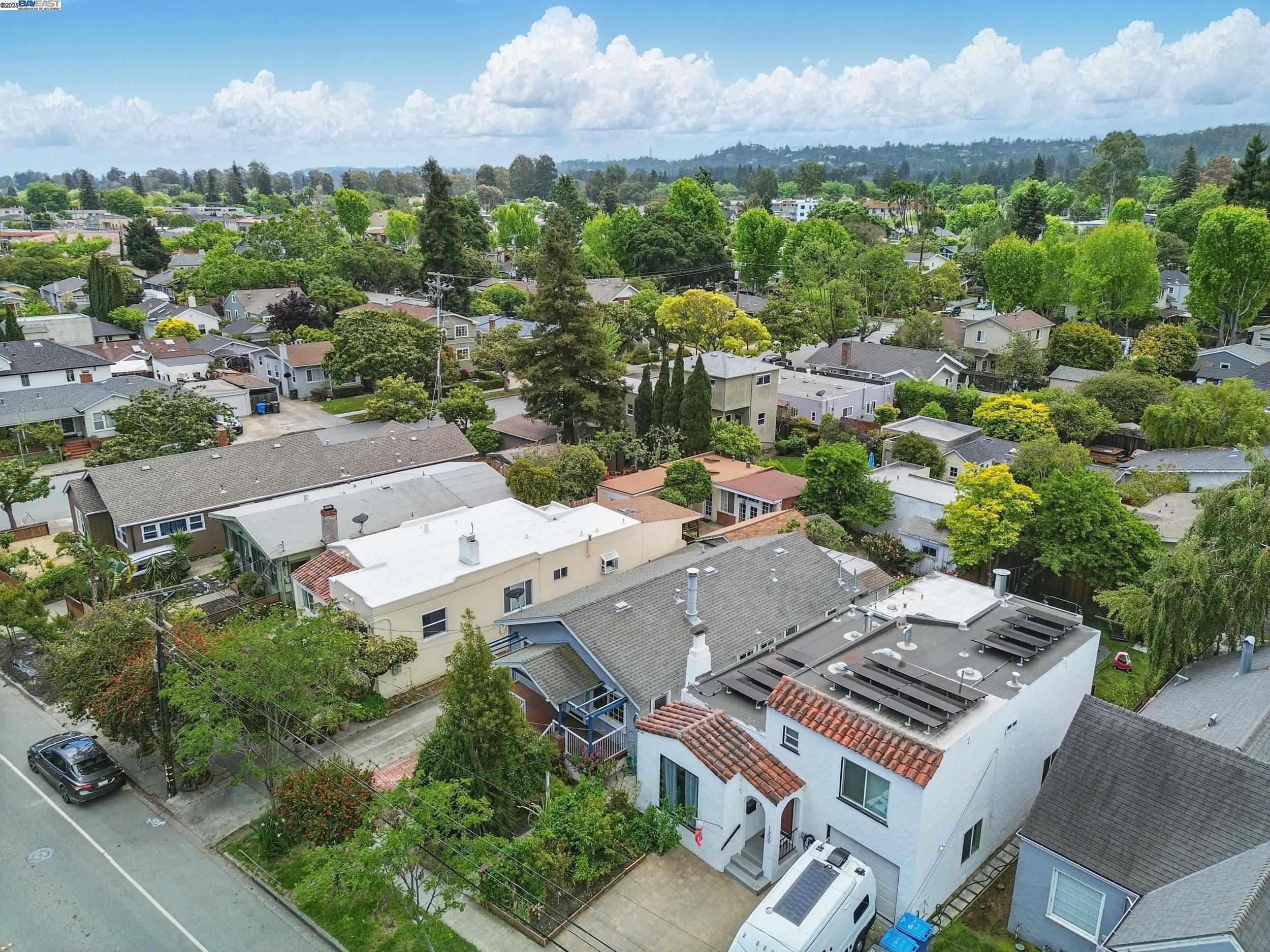 Detail Gallery Image 34 of 40 For 1307 California Dr, Burlingame,  CA 94010 - 2 Beds | 1 Baths