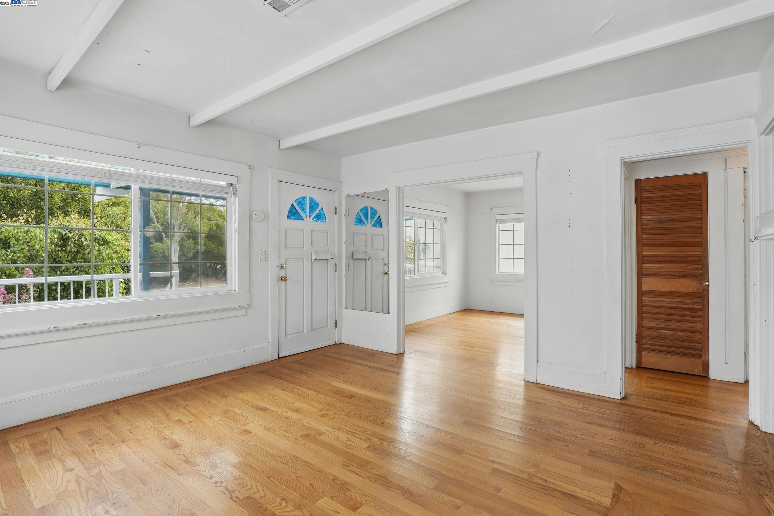 Detail Gallery Image 7 of 40 For 1307 California Dr, Burlingame,  CA 94010 - 2 Beds | 1 Baths