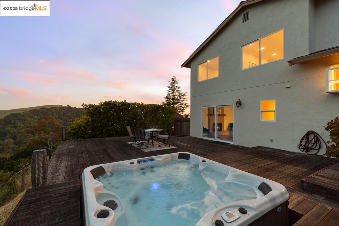 Detail Gallery Image 1 of 60 For 3495 Skyline Dr, Hayward,  CA 94542-2619 - 3 Beds | 2/1 Baths