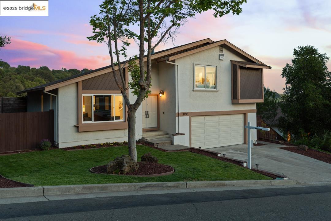 Detail Gallery Image 2 of 60 For 3495 Skyline Dr, Hayward,  CA 94542-2619 - 3 Beds | 2/1 Baths