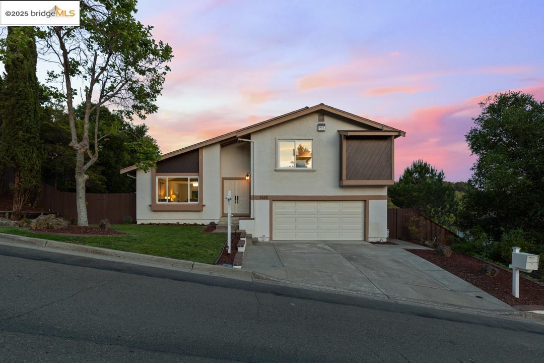 Detail Gallery Image 11 of 60 For 3495 Skyline Dr, Hayward,  CA 94542-2619 - 3 Beds | 2/1 Baths