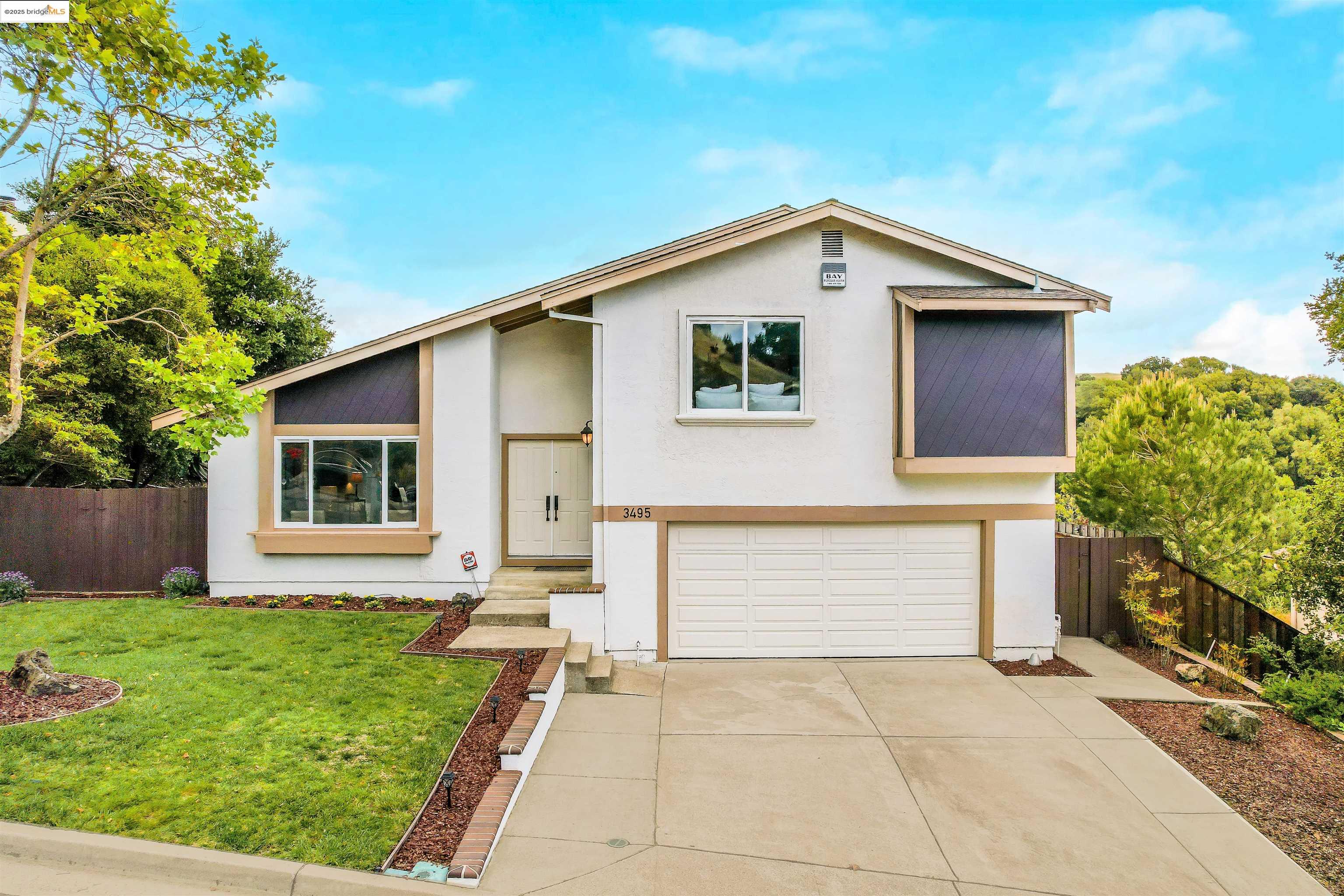 Detail Gallery Image 13 of 60 For 3495 Skyline Dr, Hayward,  CA 94542-2619 - 3 Beds | 2/1 Baths