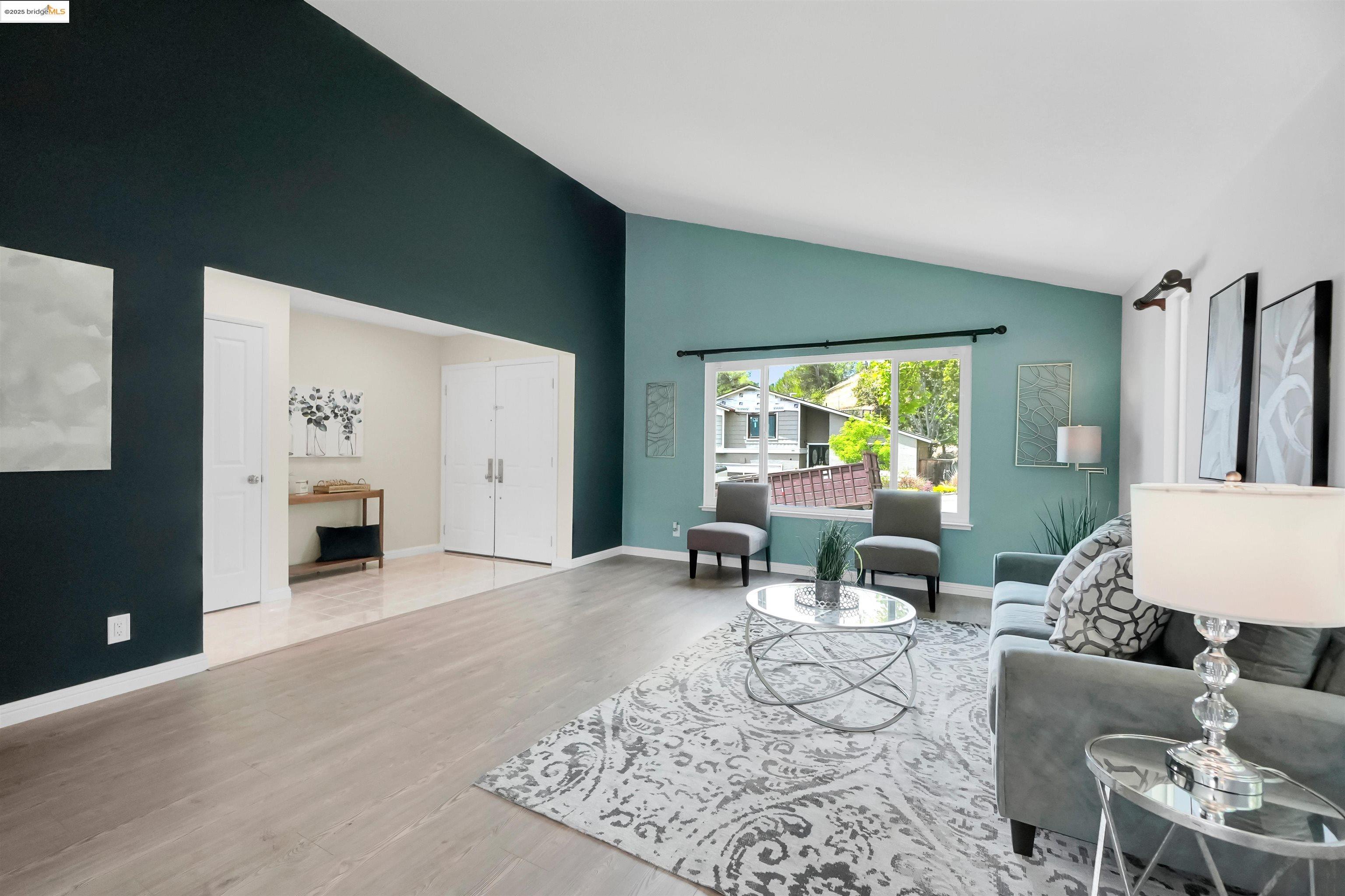 Detail Gallery Image 17 of 60 For 3495 Skyline Dr, Hayward,  CA 94542-2619 - 3 Beds | 2/1 Baths