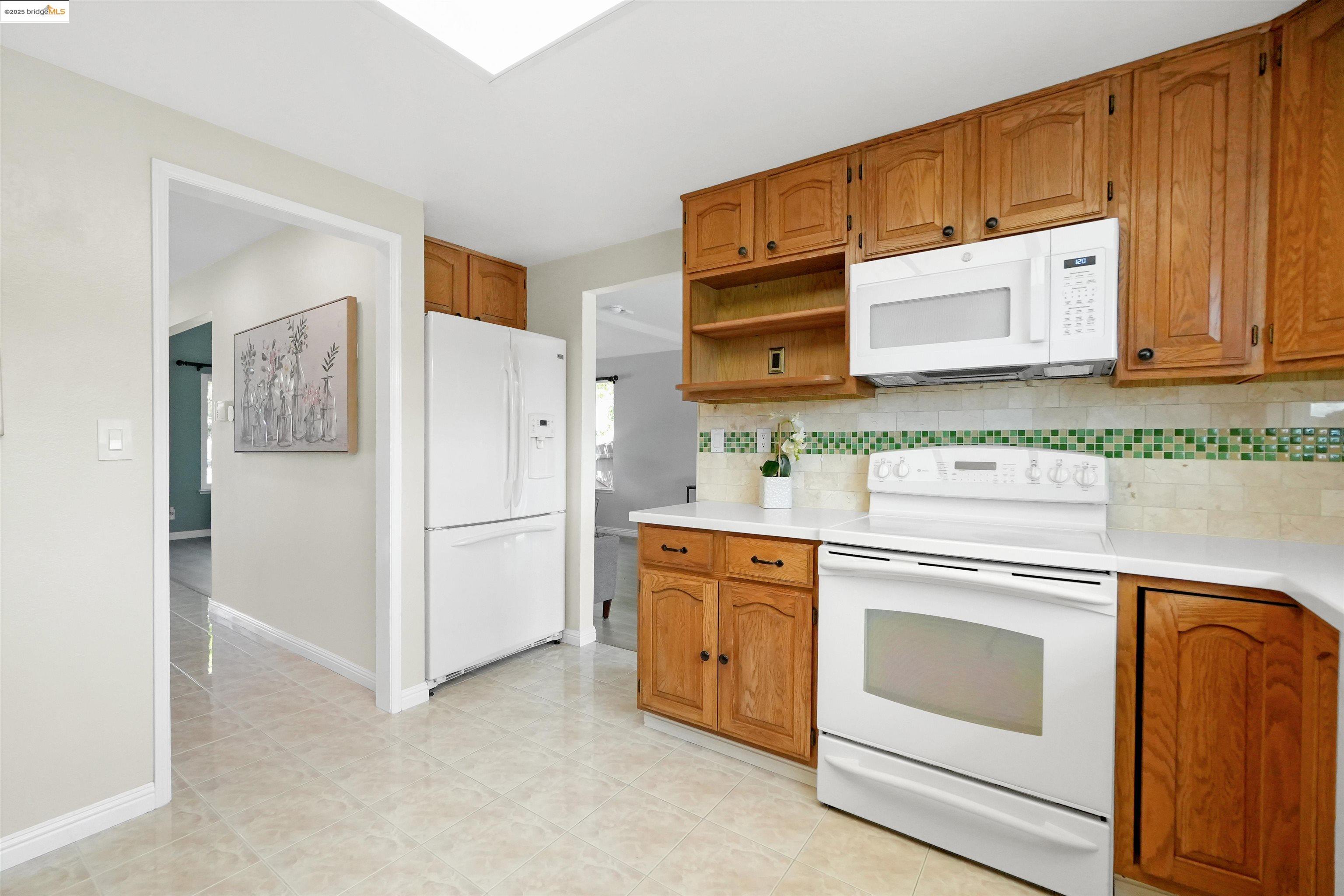 Detail Gallery Image 20 of 60 For 3495 Skyline Dr, Hayward,  CA 94542-2619 - 3 Beds | 2/1 Baths