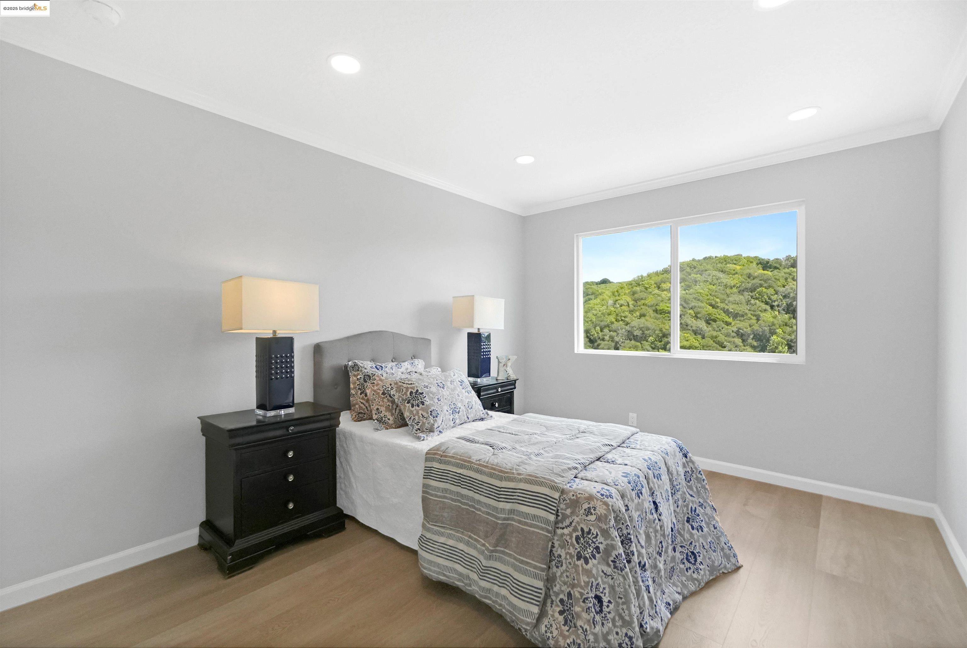 Detail Gallery Image 26 of 60 For 3495 Skyline Dr, Hayward,  CA 94542-2619 - 3 Beds | 2/1 Baths