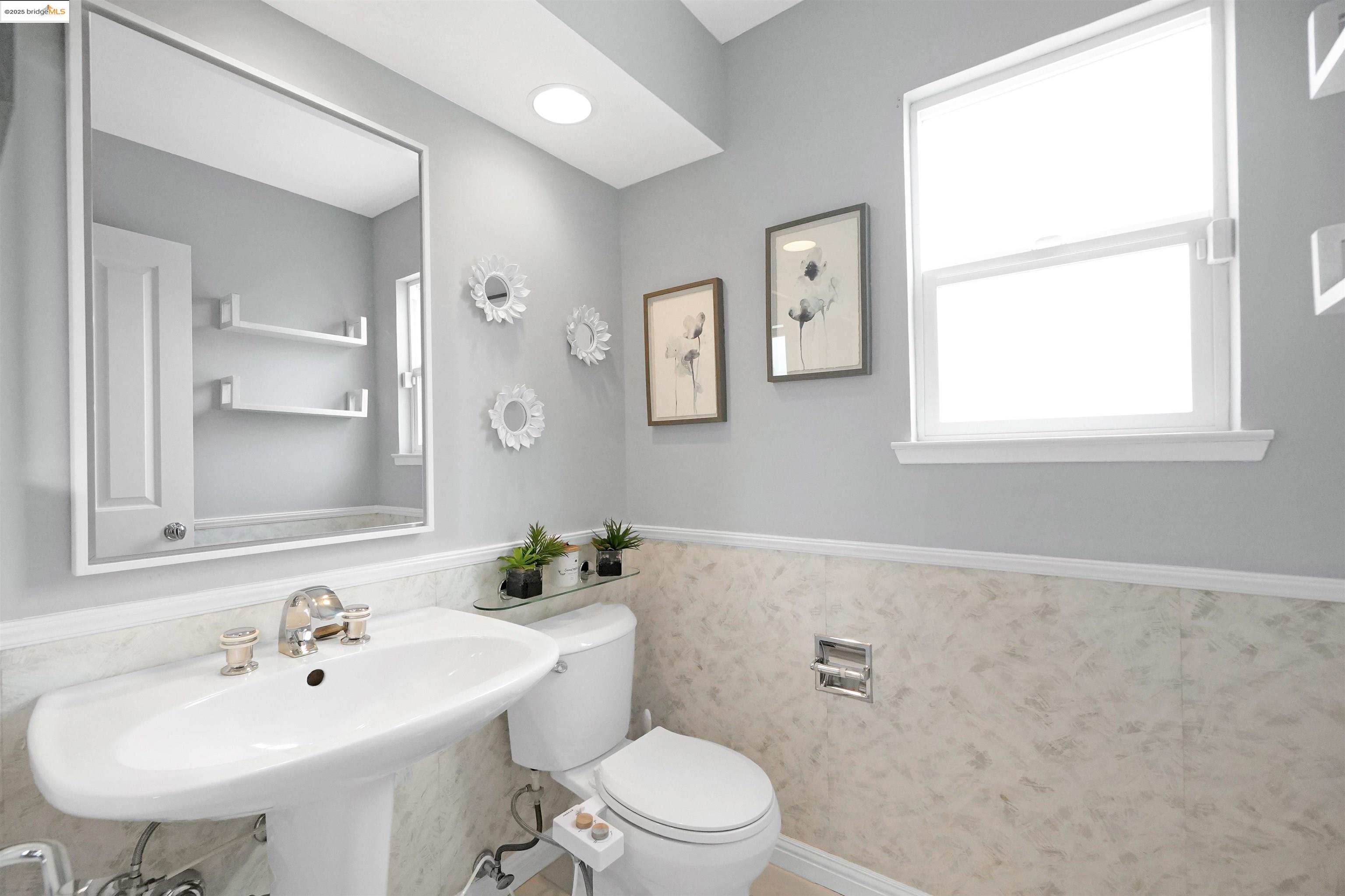 Detail Gallery Image 36 of 60 For 3495 Skyline Dr, Hayward,  CA 94542-2619 - 3 Beds | 2/1 Baths