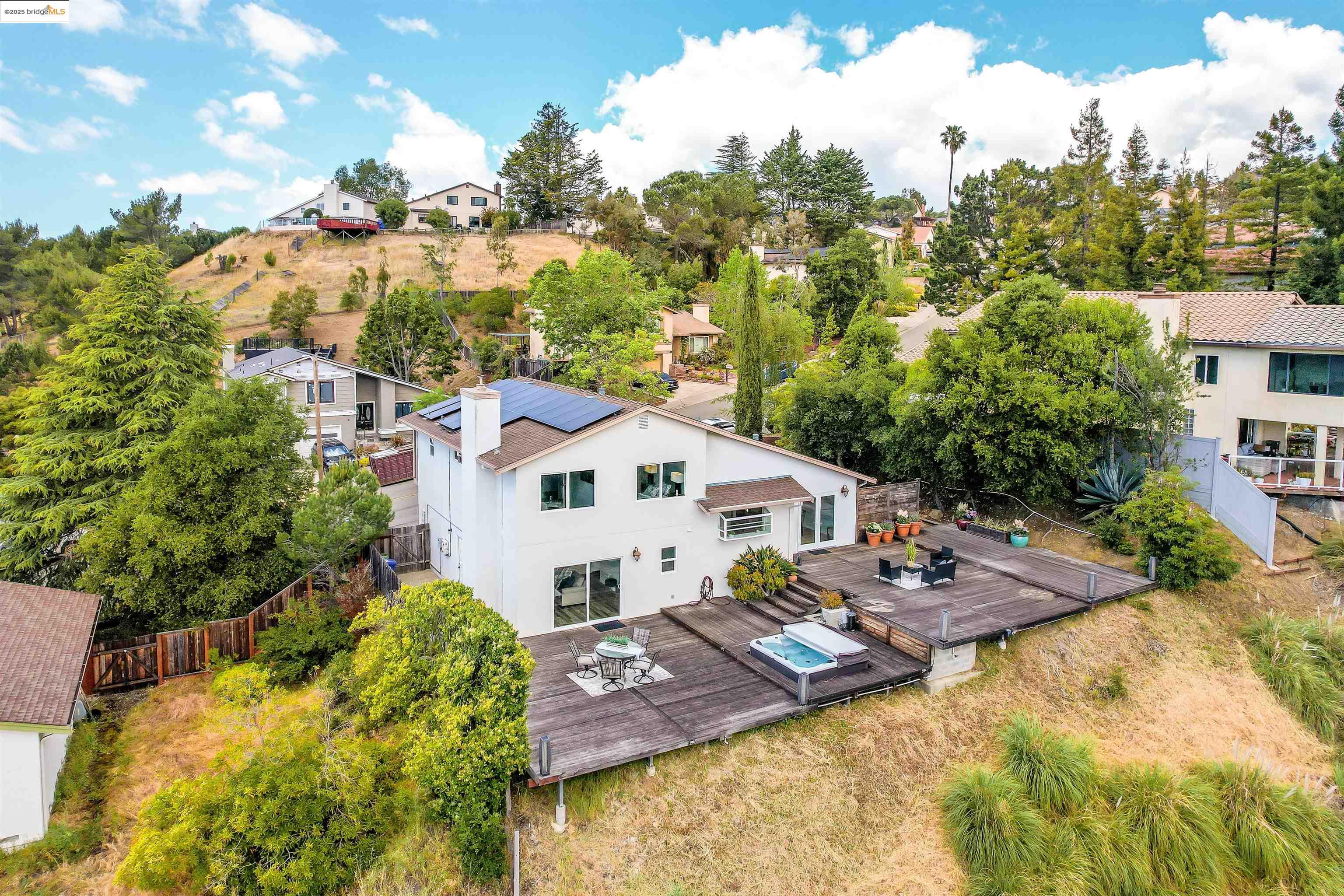 Detail Gallery Image 5 of 60 For 3495 Skyline Dr, Hayward,  CA 94542-2619 - 3 Beds | 2/1 Baths