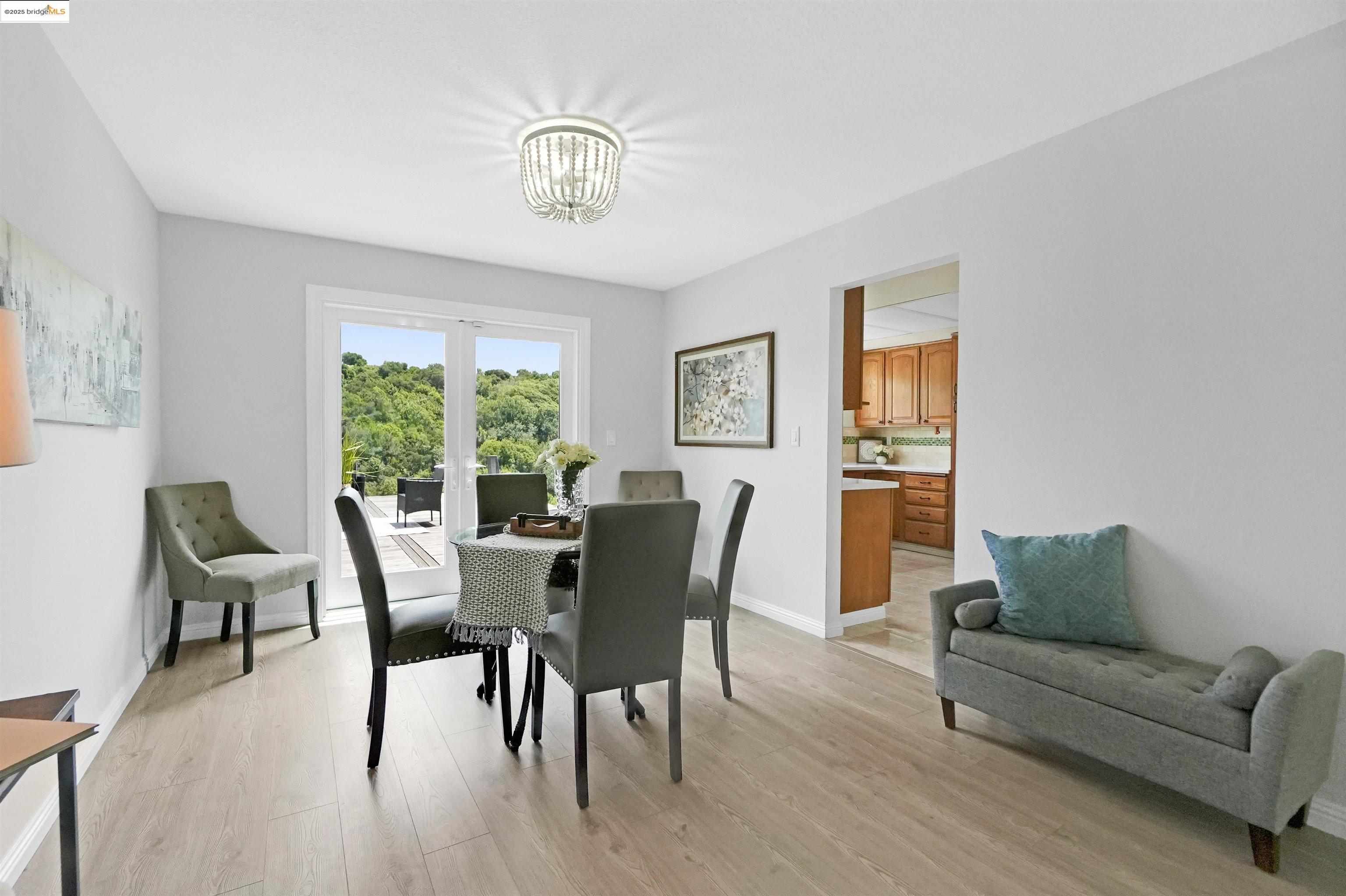 Detail Gallery Image 7 of 60 For 3495 Skyline Dr, Hayward,  CA 94542-2619 - 3 Beds | 2/1 Baths