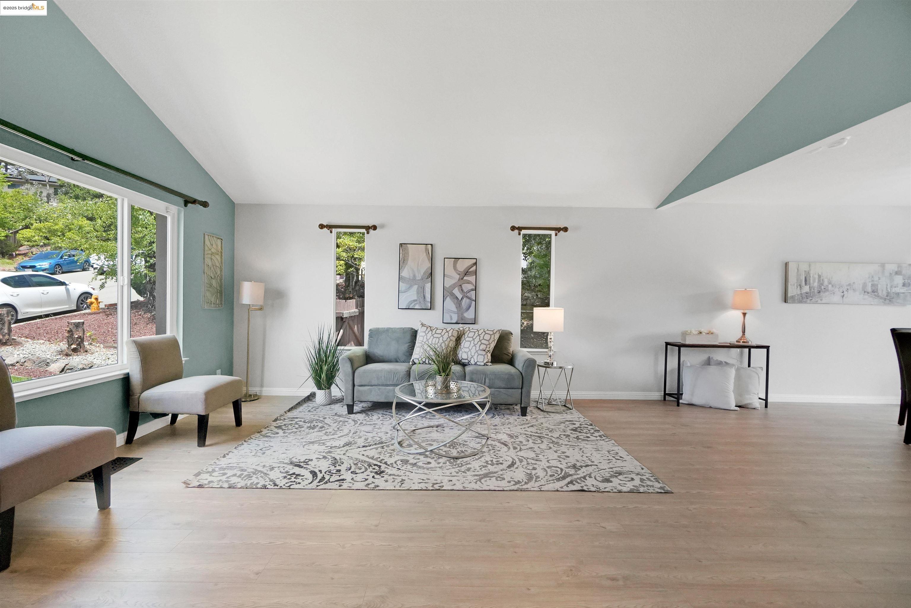 Detail Gallery Image 9 of 60 For 3495 Skyline Dr, Hayward,  CA 94542-2619 - 3 Beds | 2/1 Baths