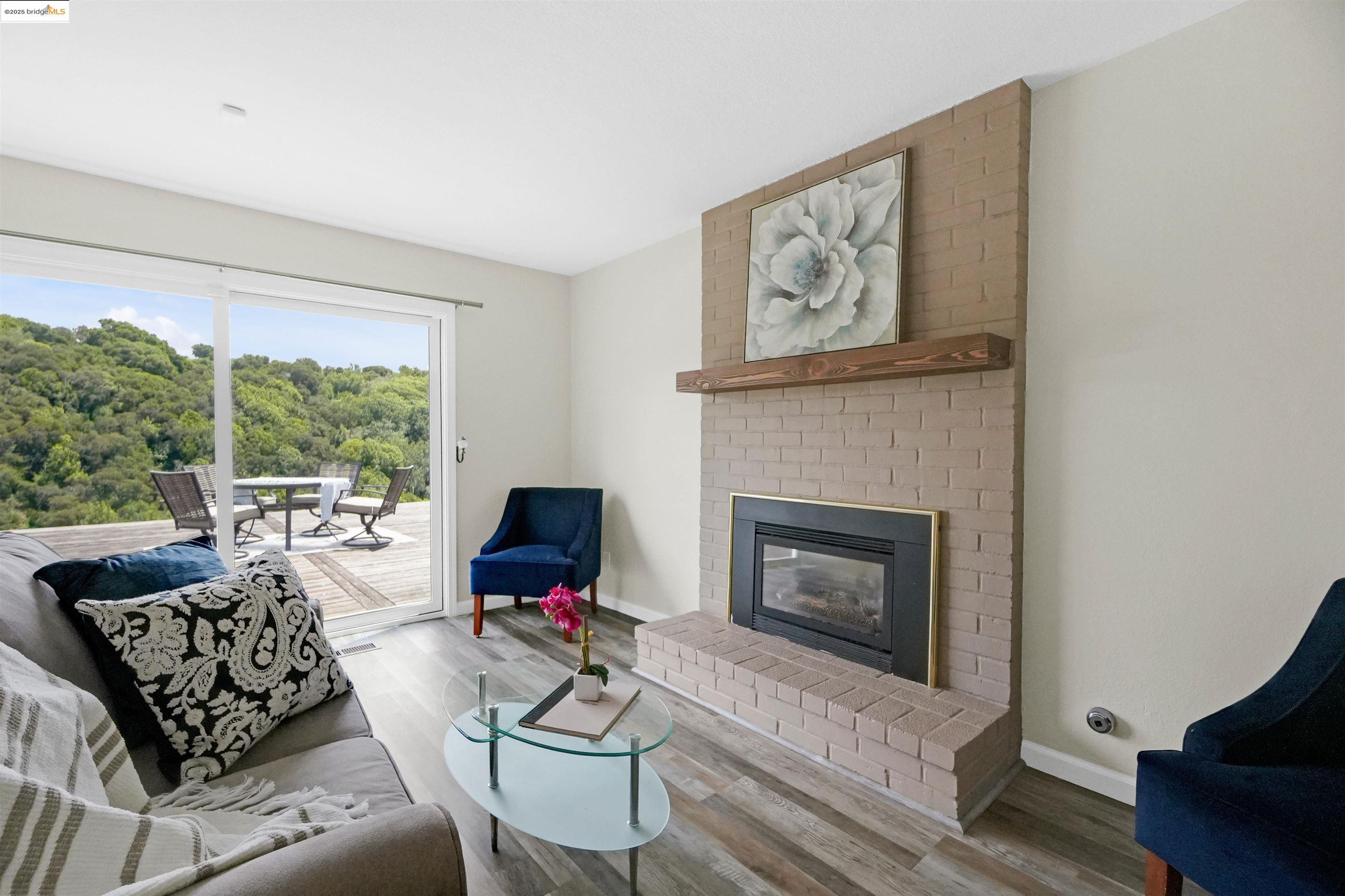 Detail Gallery Image 10 of 60 For 3495 Skyline Dr, Hayward,  CA 94542-2619 - 3 Beds | 2/1 Baths