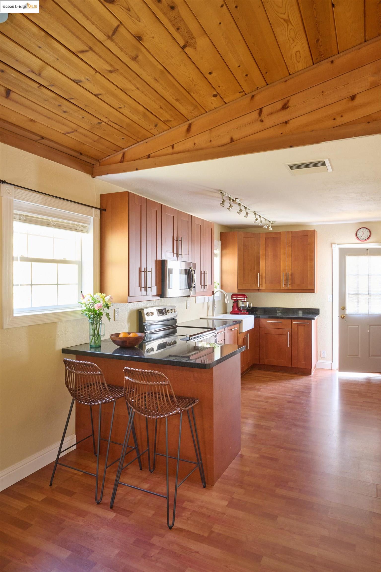 Detail Gallery Image 12 of 20 For 1352 Finnegan Ln, Angels Camp,  CA 95222 - 2 Beds | 1 Baths
