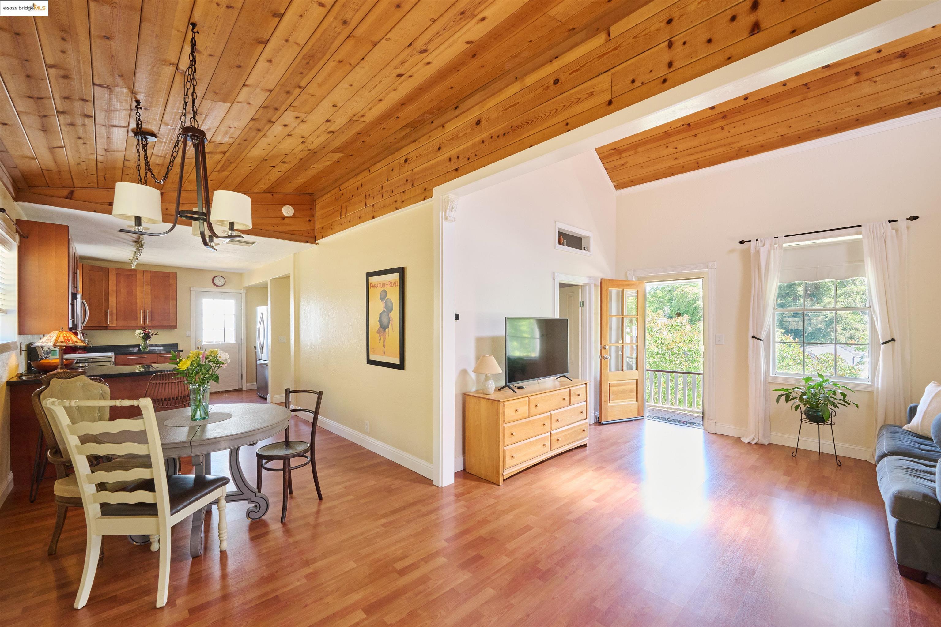 Detail Gallery Image 9 of 20 For 1352 Finnegan Ln, Angels Camp,  CA 95222 - 2 Beds | 1 Baths