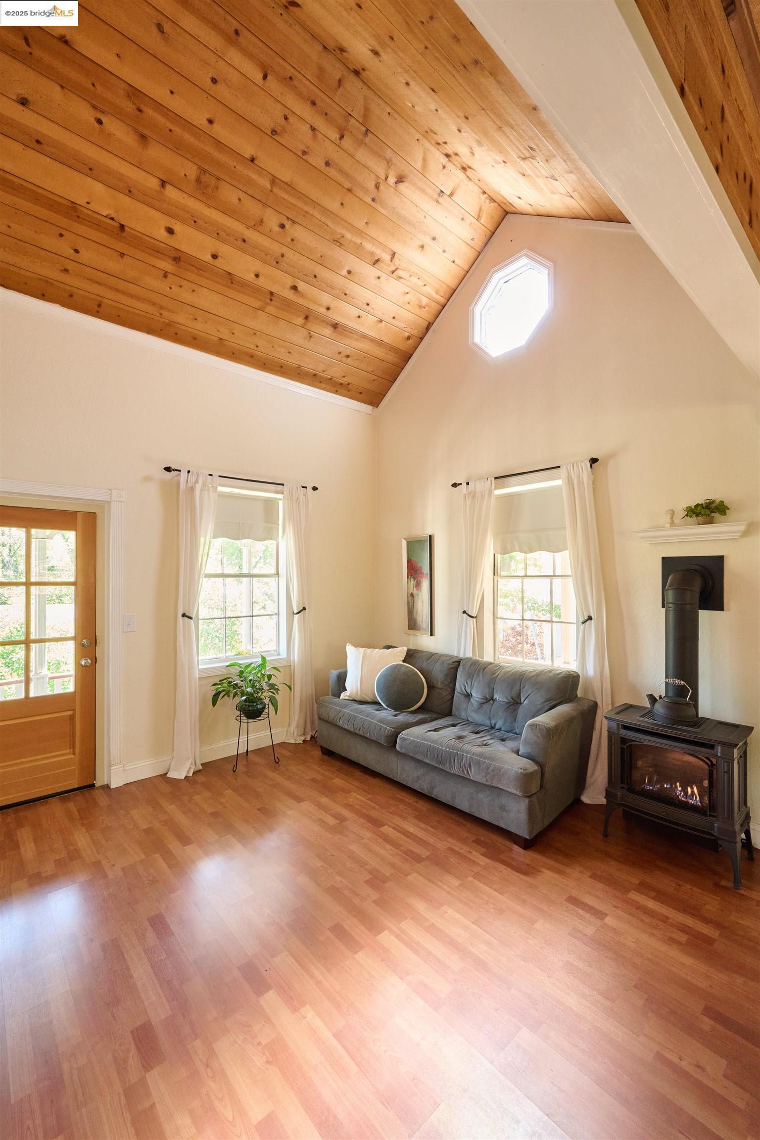 Detail Gallery Image 10 of 20 For 1352 Finnegan Ln, Angels Camp,  CA 95222 - 2 Beds | 1 Baths