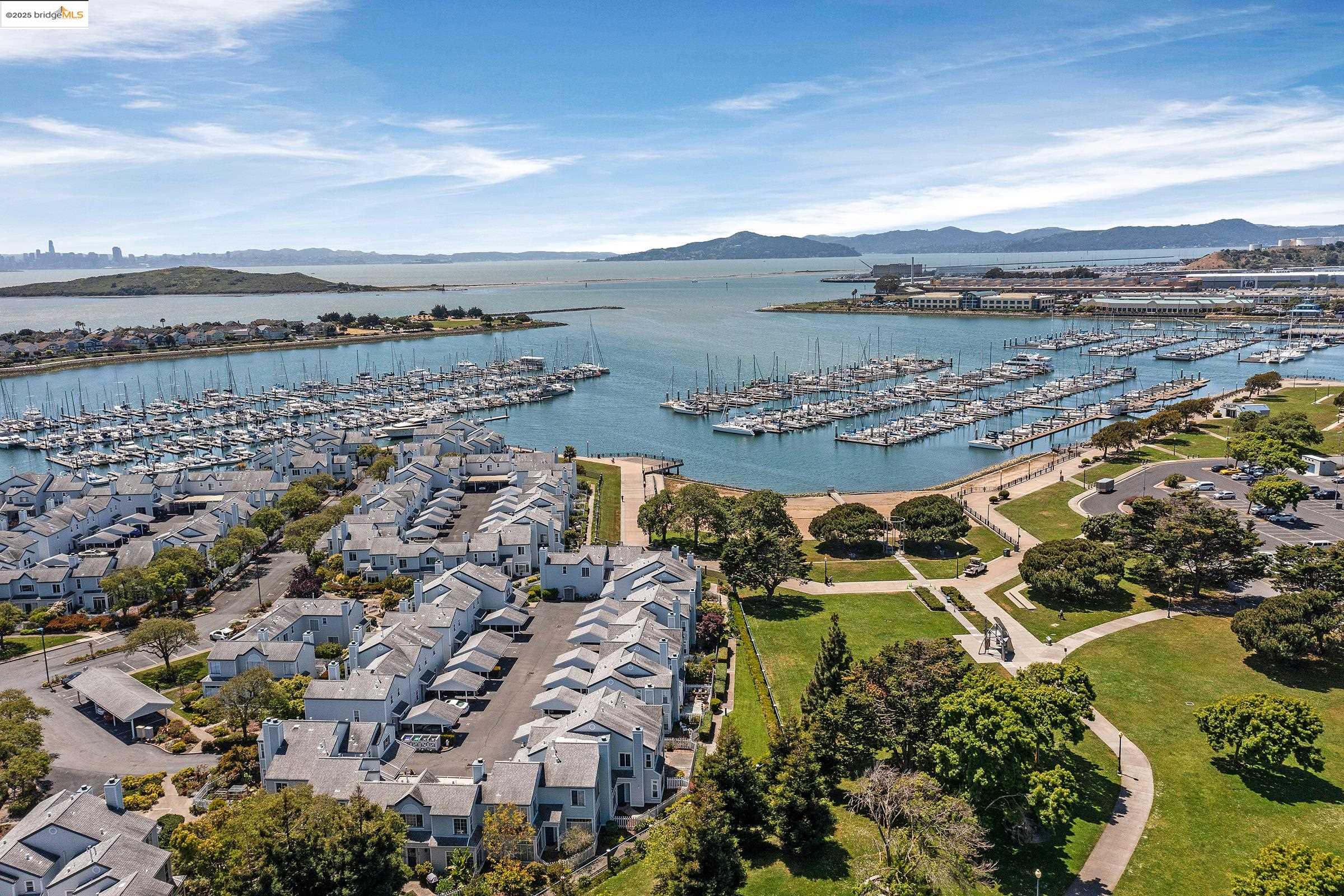 Detail Gallery Image 12 of 40 For 408 Commodore Dr, Richmond,  CA 94804 - 2 Beds | 2/1 Baths