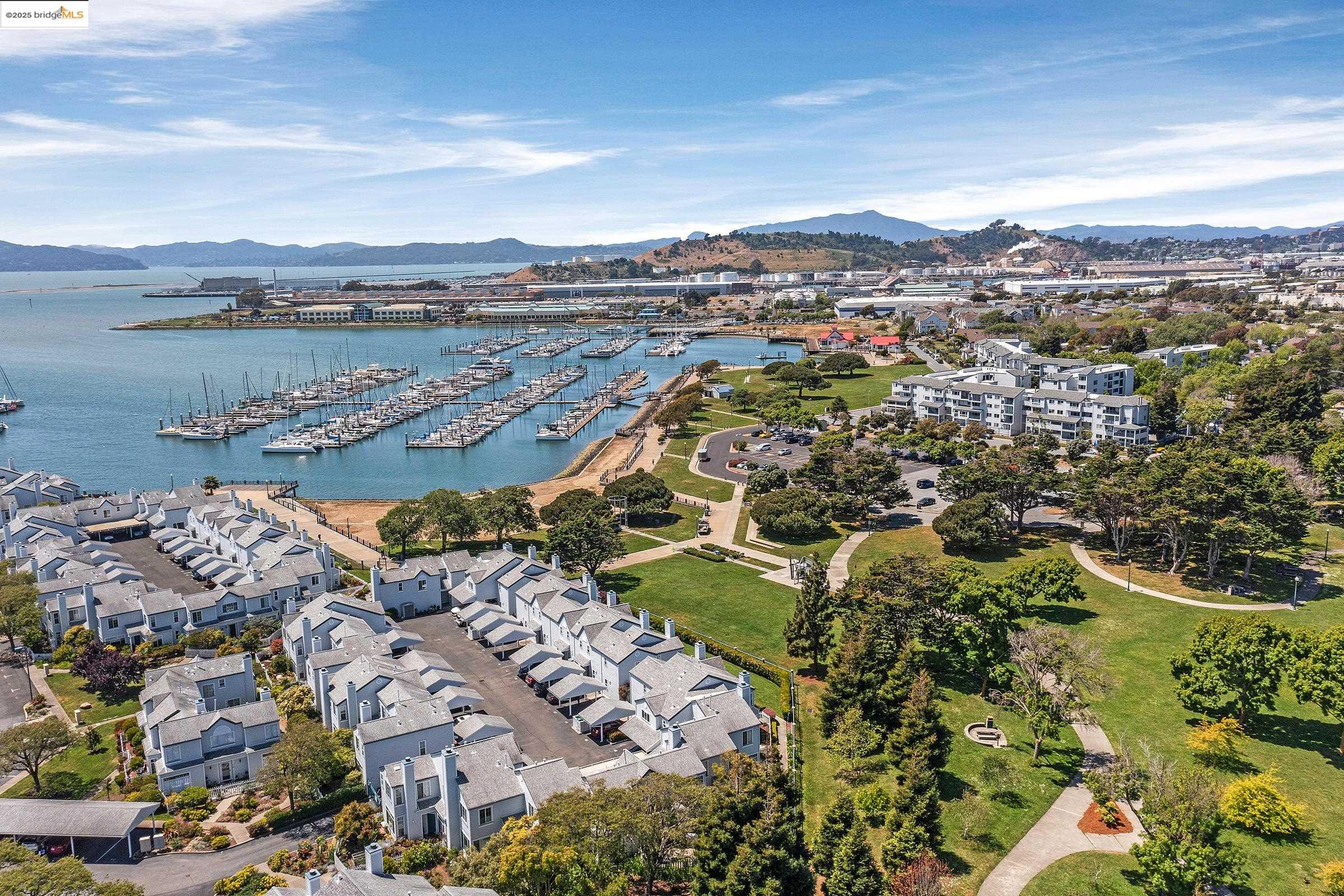 Detail Gallery Image 13 of 40 For 408 Commodore Dr, Richmond,  CA 94804 - 2 Beds | 2/1 Baths