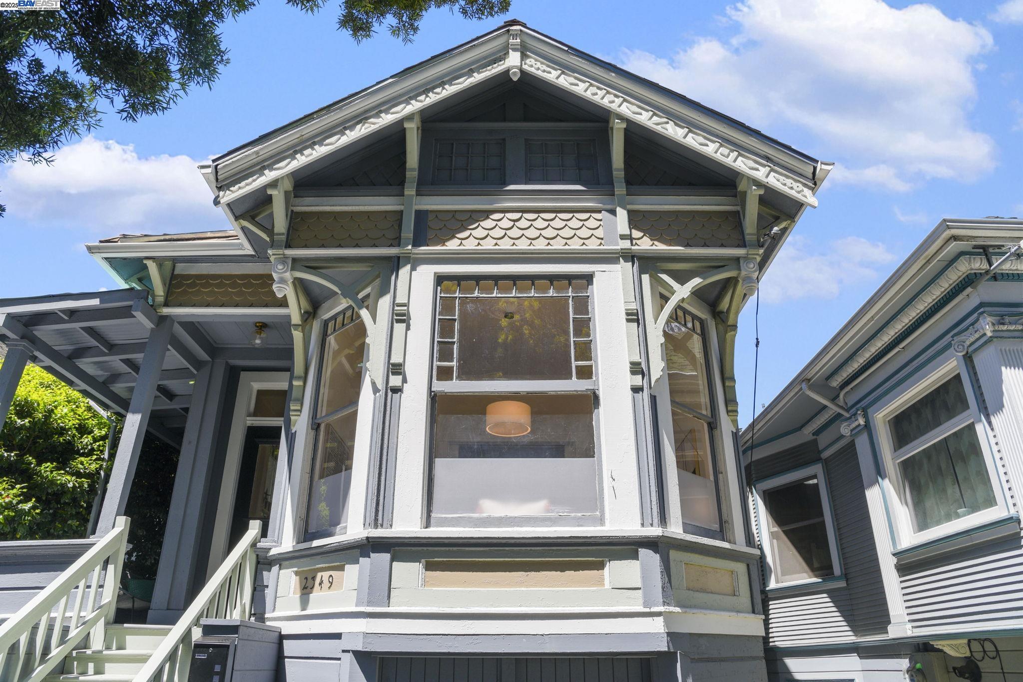 Detail Gallery Image 2 of 51 For 2349 Waverly St, Oakland,  CA 94612 - 3 Beds | 1 Baths