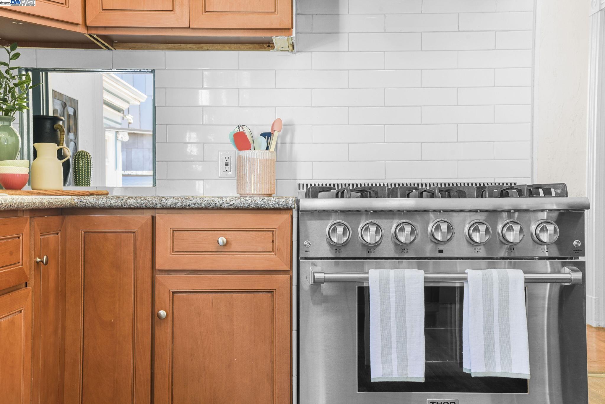 Detail Gallery Image 18 of 51 For 2349 Waverly St, Oakland,  CA 94612 - 3 Beds | 1 Baths