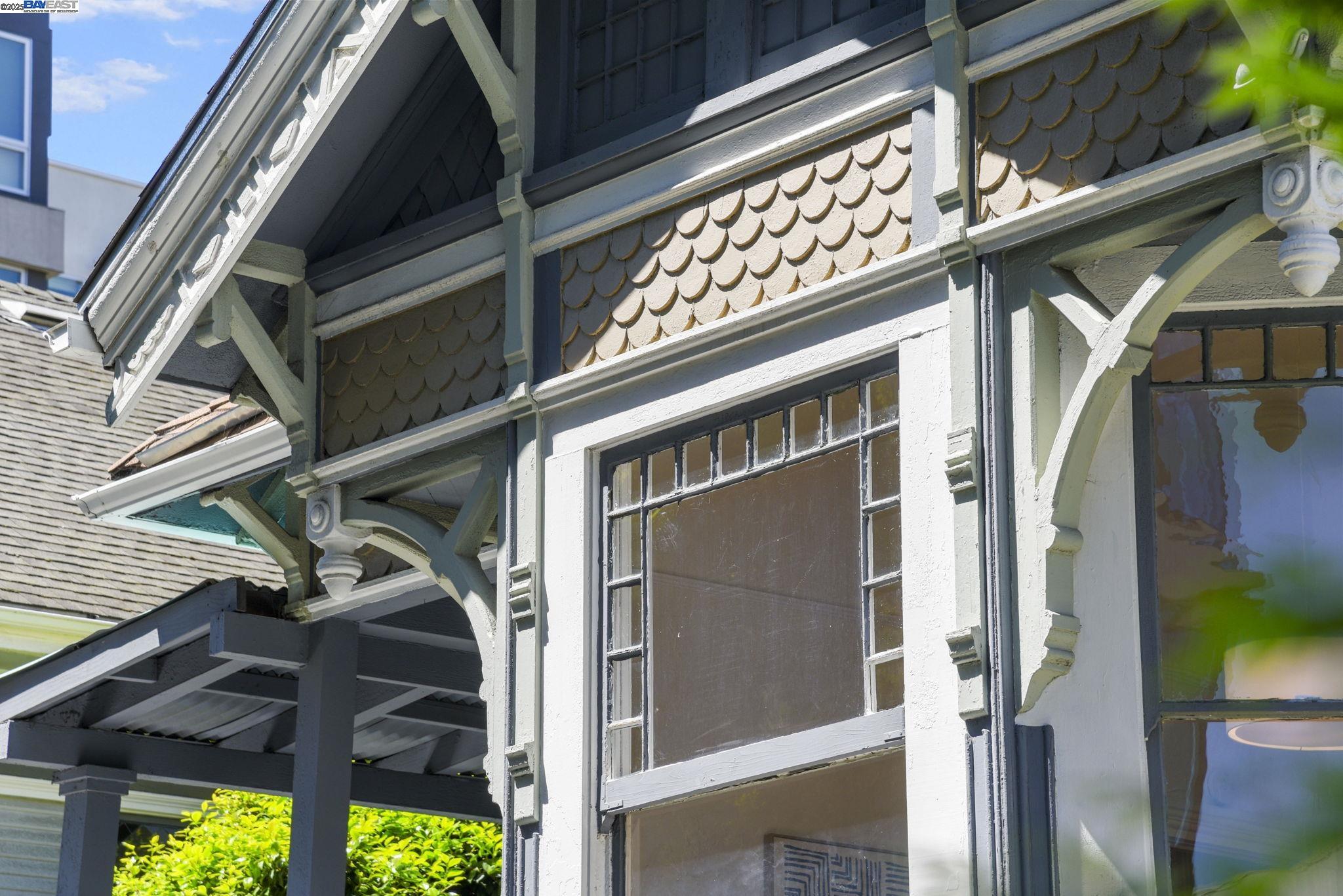 Detail Gallery Image 3 of 51 For 2349 Waverly St, Oakland,  CA 94612 - 3 Beds | 1 Baths