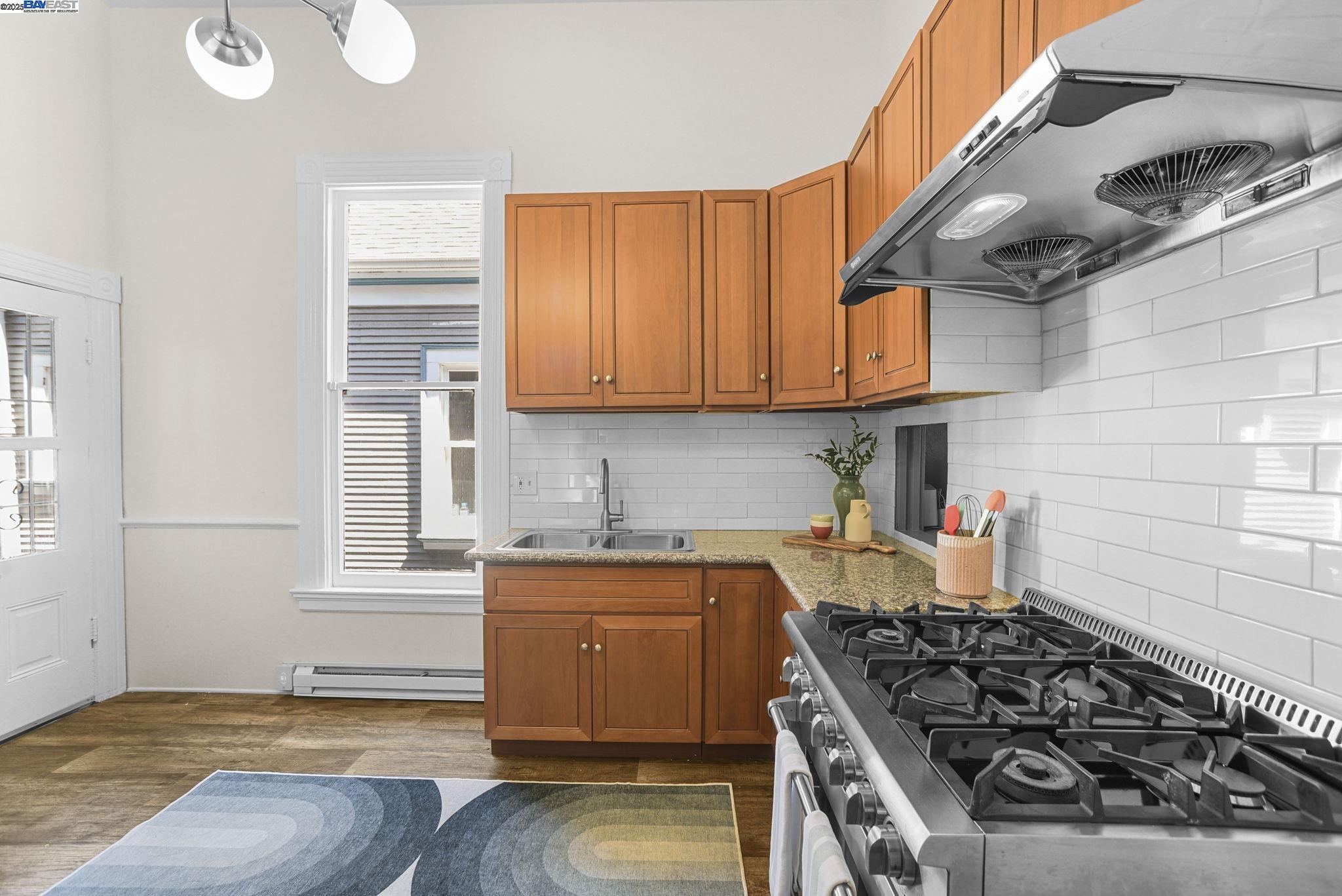 Detail Gallery Image 22 of 51 For 2349 Waverly St, Oakland,  CA 94612 - 3 Beds | 1 Baths