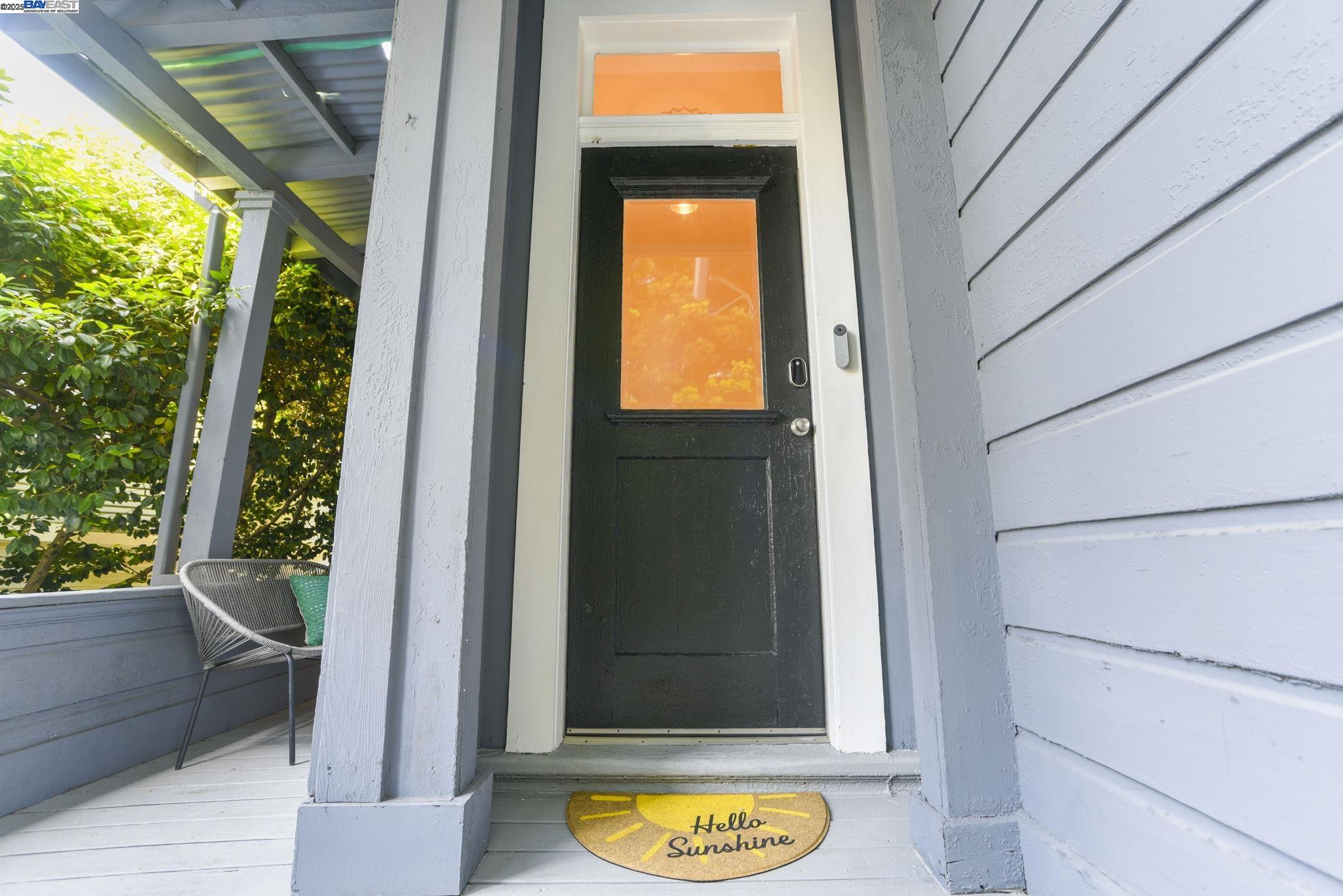 Detail Gallery Image 4 of 51 For 2349 Waverly St, Oakland,  CA 94612 - 3 Beds | 1 Baths