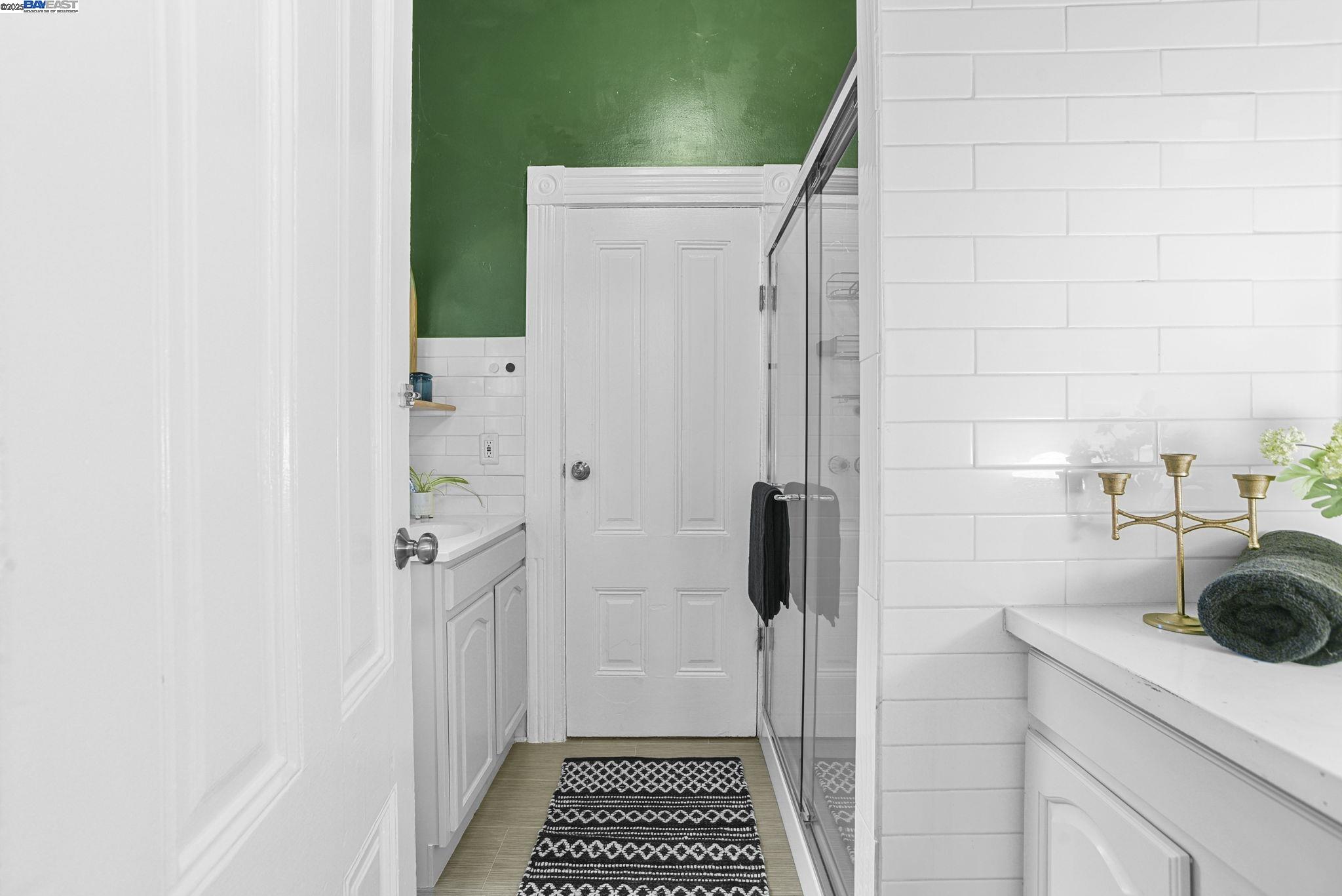 Detail Gallery Image 32 of 51 For 2349 Waverly St, Oakland,  CA 94612 - 3 Beds | 1 Baths