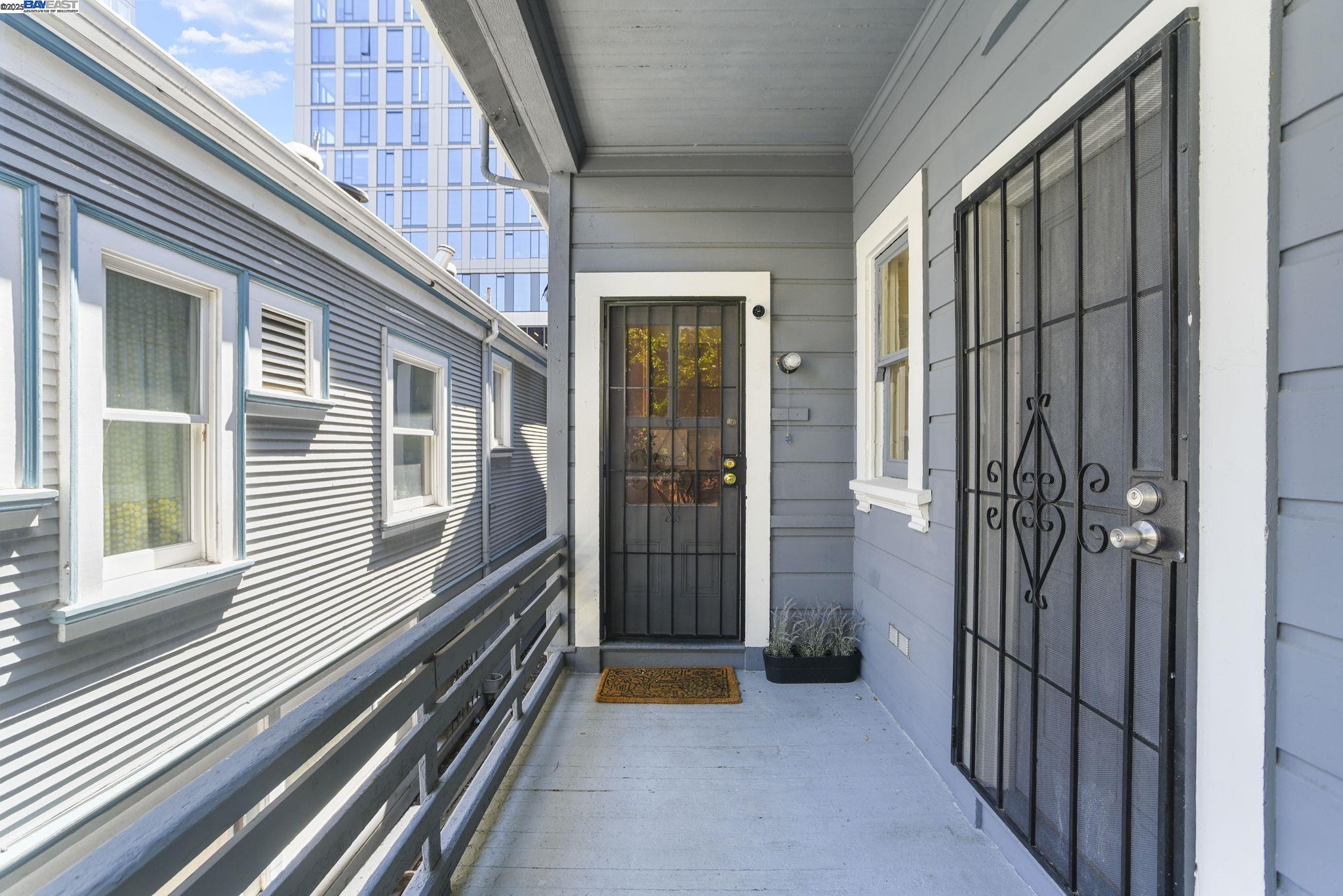 Detail Gallery Image 35 of 51 For 2349 Waverly St, Oakland,  CA 94612 - 3 Beds | 1 Baths