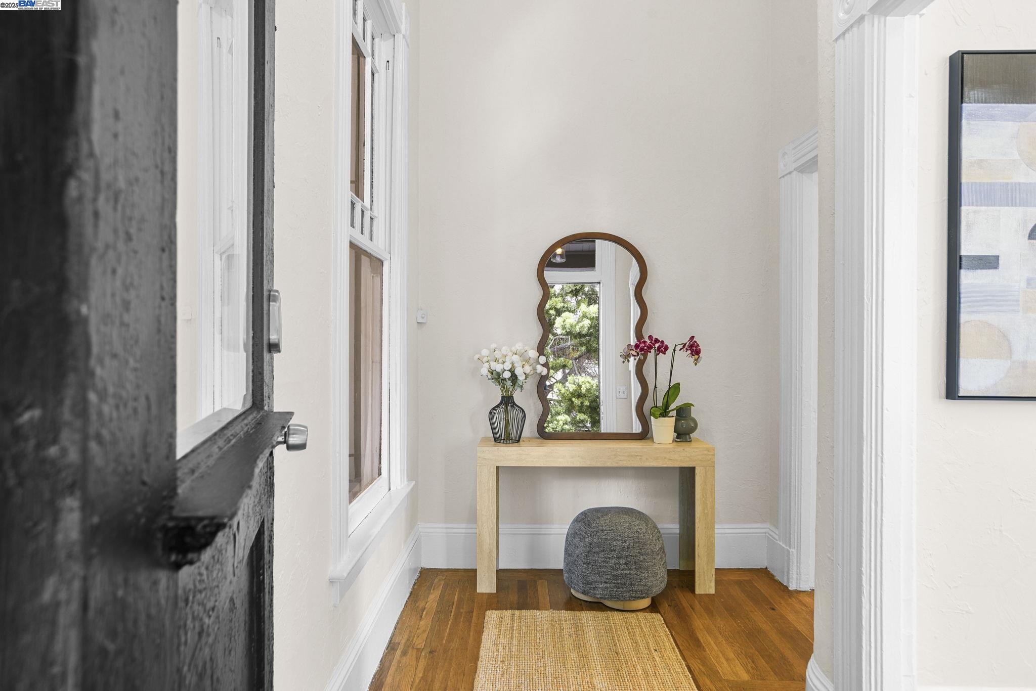 Detail Gallery Image 5 of 51 For 2349 Waverly St, Oakland,  CA 94612 - 3 Beds | 1 Baths