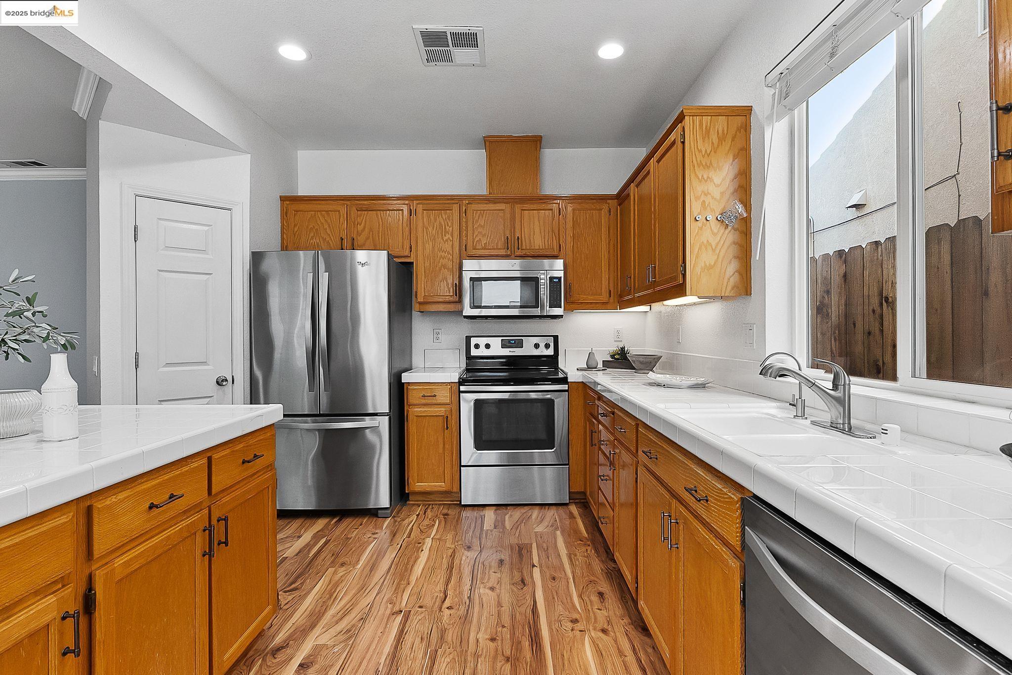 Detail Gallery Image 11 of 34 For 2566 Foghorn Way, Discovery Bay,  CA 94505 - 3 Beds | 2/1 Baths