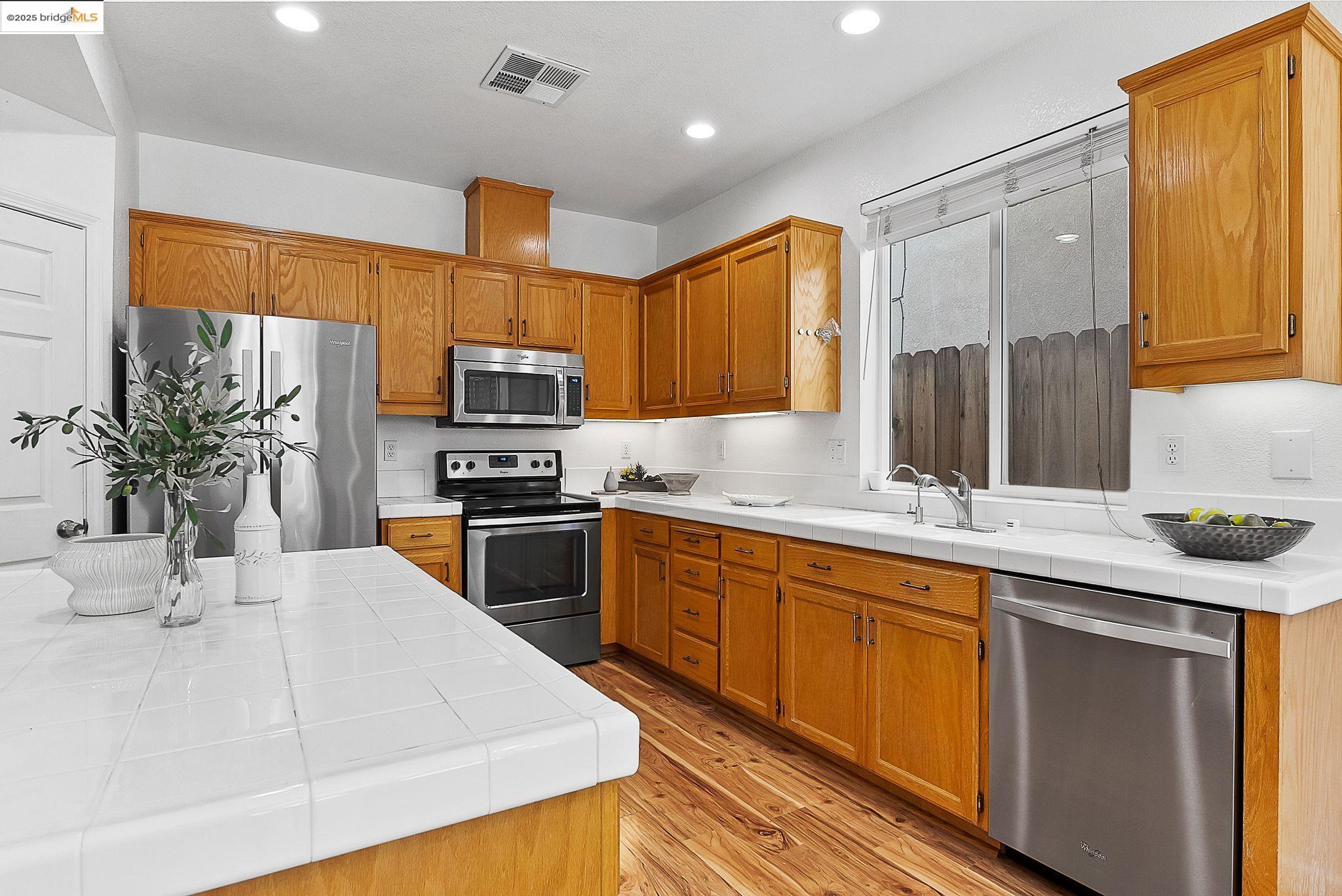 Detail Gallery Image 9 of 34 For 2566 Foghorn Way, Discovery Bay,  CA 94505 - 3 Beds | 2/1 Baths