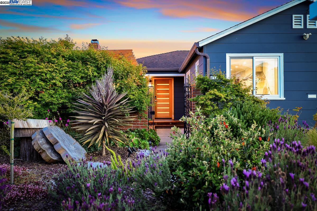 Detail Gallery Image 2 of 60 For 114 Garden Ln, Daly City,  CA 94015 - 3 Beds | 2 Baths