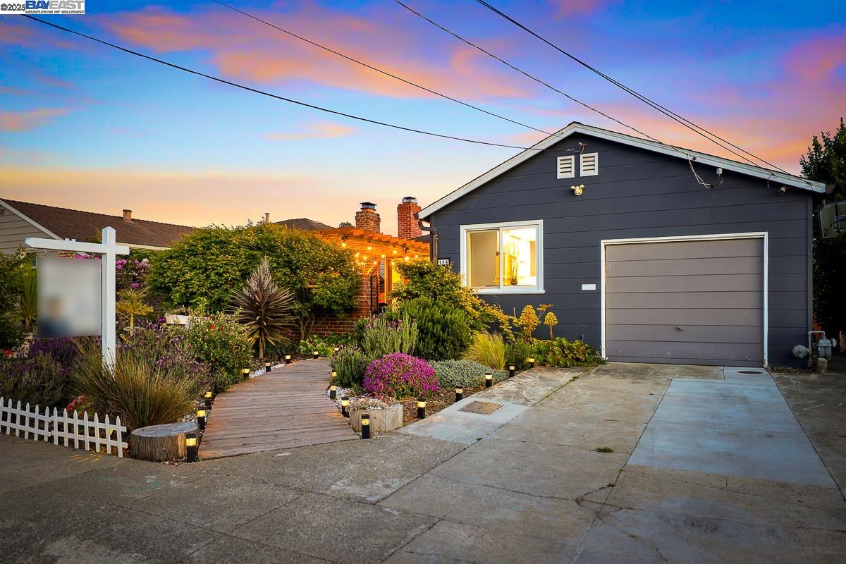 Detail Gallery Image 4 of 60 For 114 Garden Ln, Daly City,  CA 94015 - 3 Beds | 2 Baths