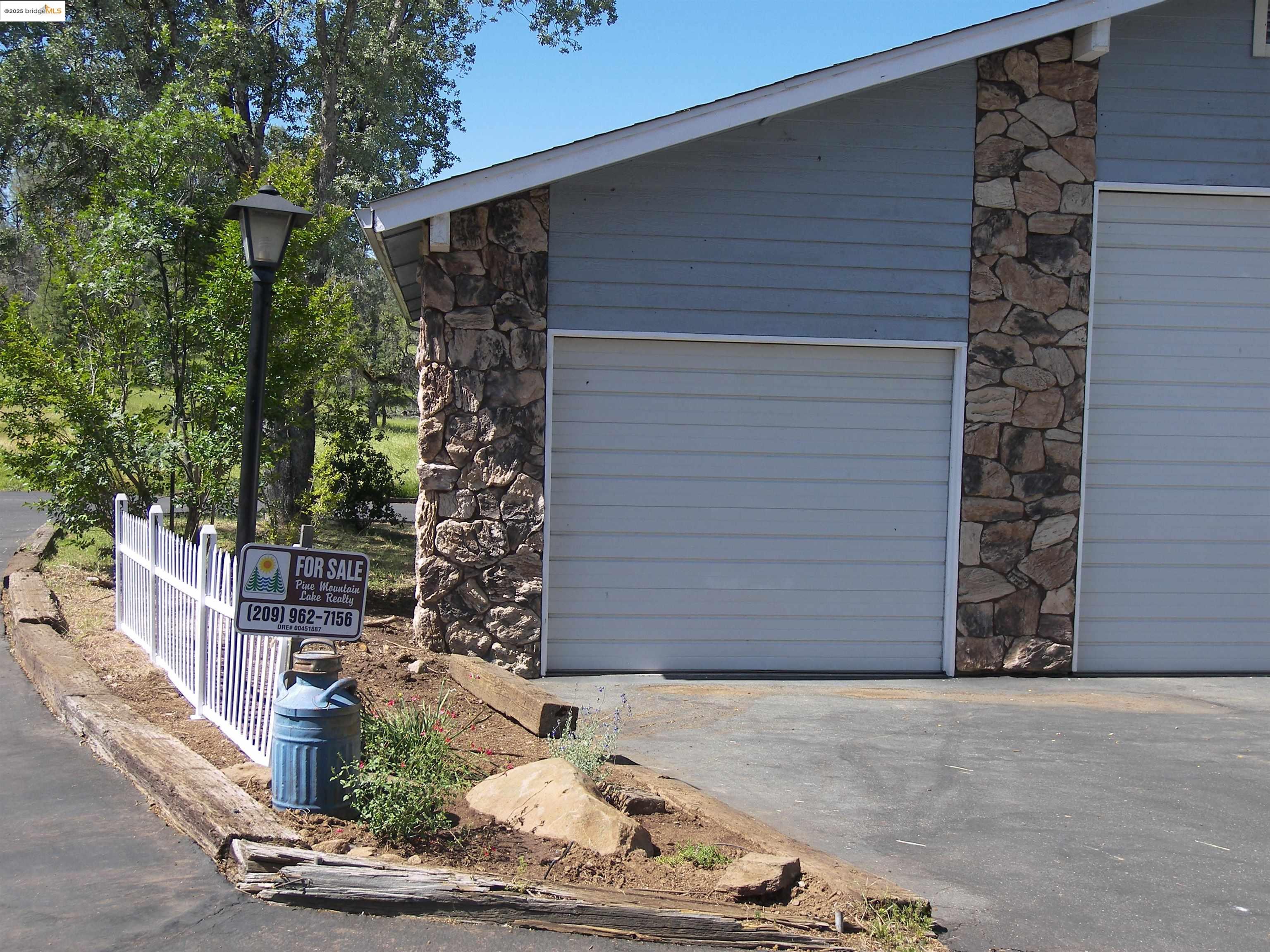Detail Gallery Image 3 of 53 For 22857 Rolling Woods Dr., Groveland,  CA 95321 - 3 Beds | 2 Baths