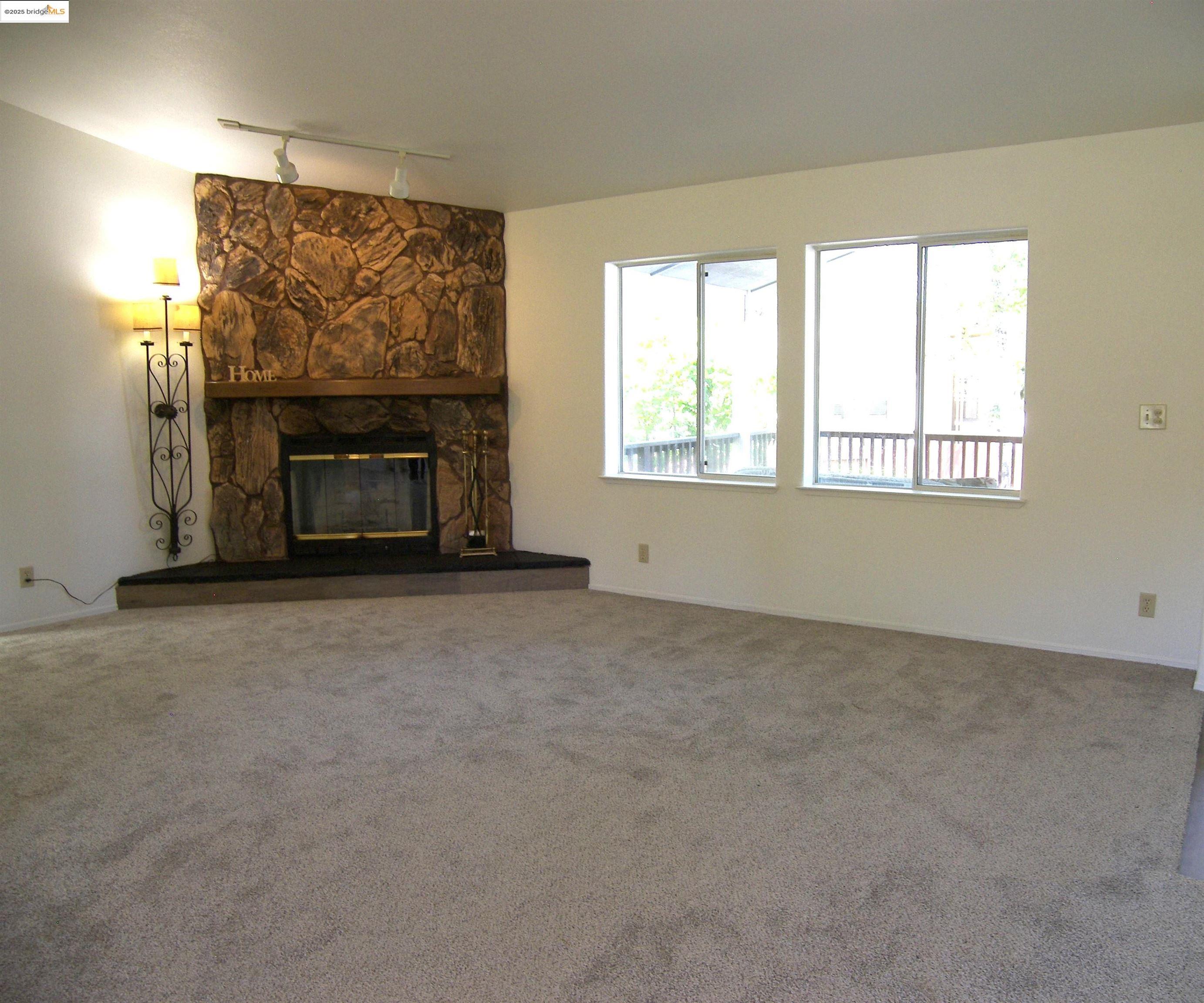 Detail Gallery Image 4 of 36 For 22857 Rolling Woods Dr., Groveland,  CA 95321 - 3 Beds | 2 Baths