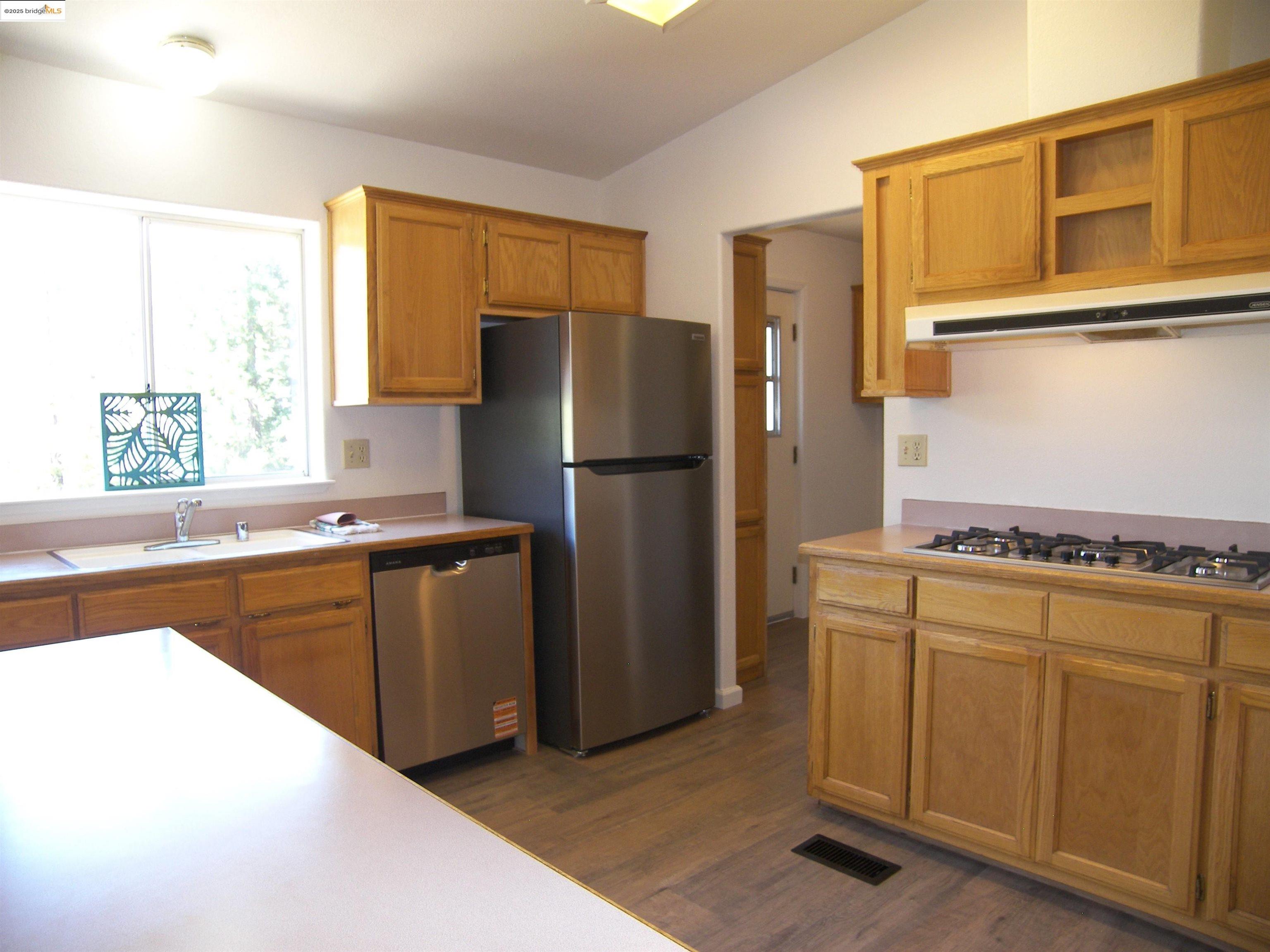 Detail Gallery Image 9 of 36 For 22857 Rolling Woods Dr., Groveland,  CA 95321 - 3 Beds | 2 Baths