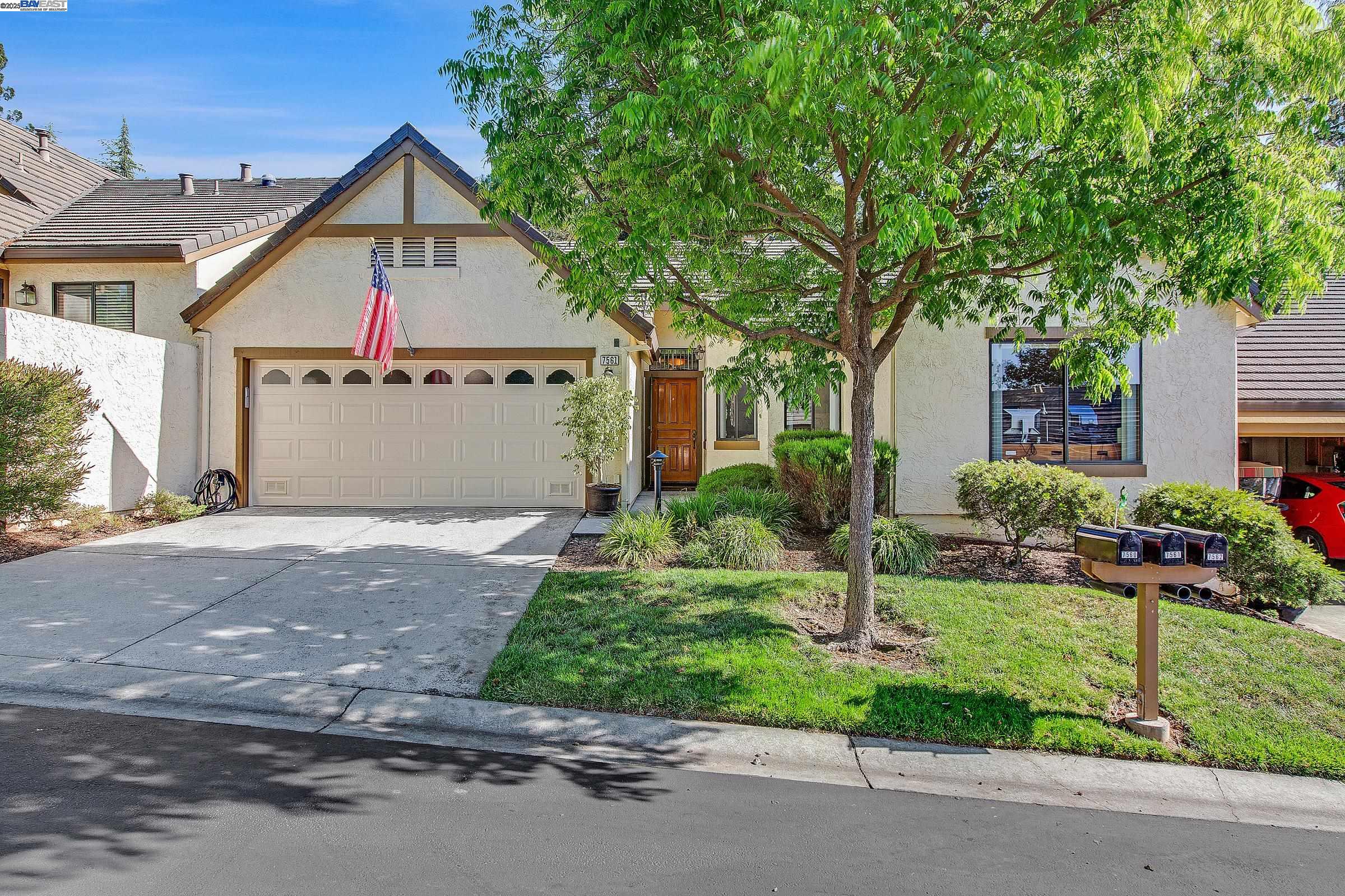 Detail Gallery Image 1 of 36 For 7561 Helmsdale Ct, San Jose,  CA 95135 - 2 Beds | 2 Baths