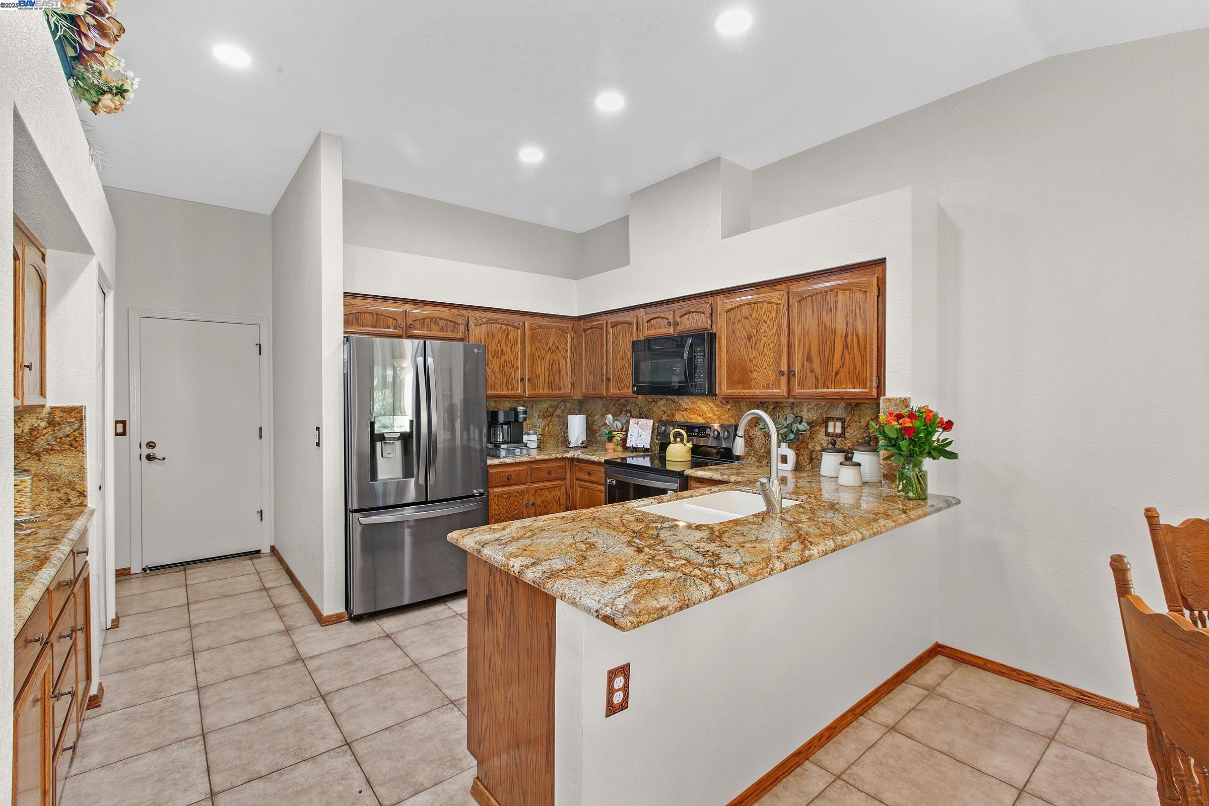 Detail Gallery Image 13 of 36 For 7561 Helmsdale Ct, San Jose,  CA 95135 - 2 Beds | 2 Baths