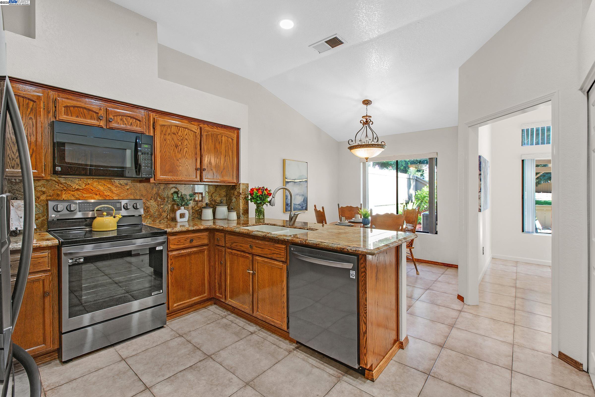 Detail Gallery Image 16 of 36 For 7561 Helmsdale Ct, San Jose,  CA 95135 - 2 Beds | 2 Baths