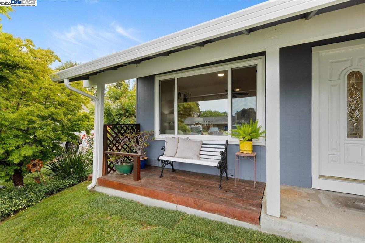Detail Gallery Image 2 of 42 For 34264 Atteridge Pl, Fremont,  CA 94555 - 3 Beds | 2 Baths