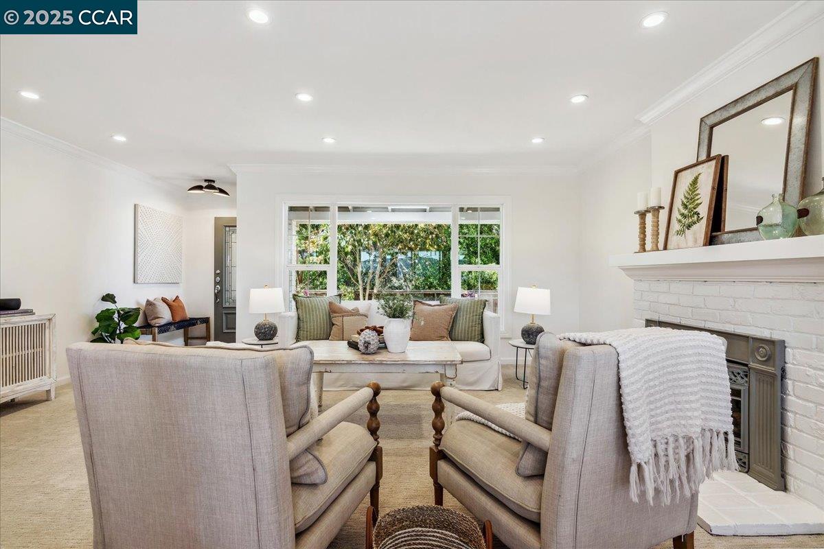 Detail Gallery Image 6 of 16 For 135 Camino Don Miguel, Orinda,  CA 94563 - 3 Beds | 3 Baths