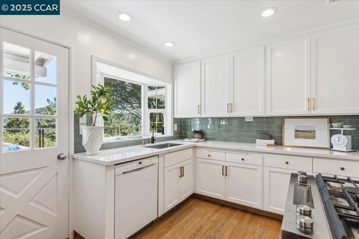 Detail Gallery Image 8 of 16 For 135 Camino Don Miguel, Orinda,  CA 94563 - 3 Beds | 3 Baths