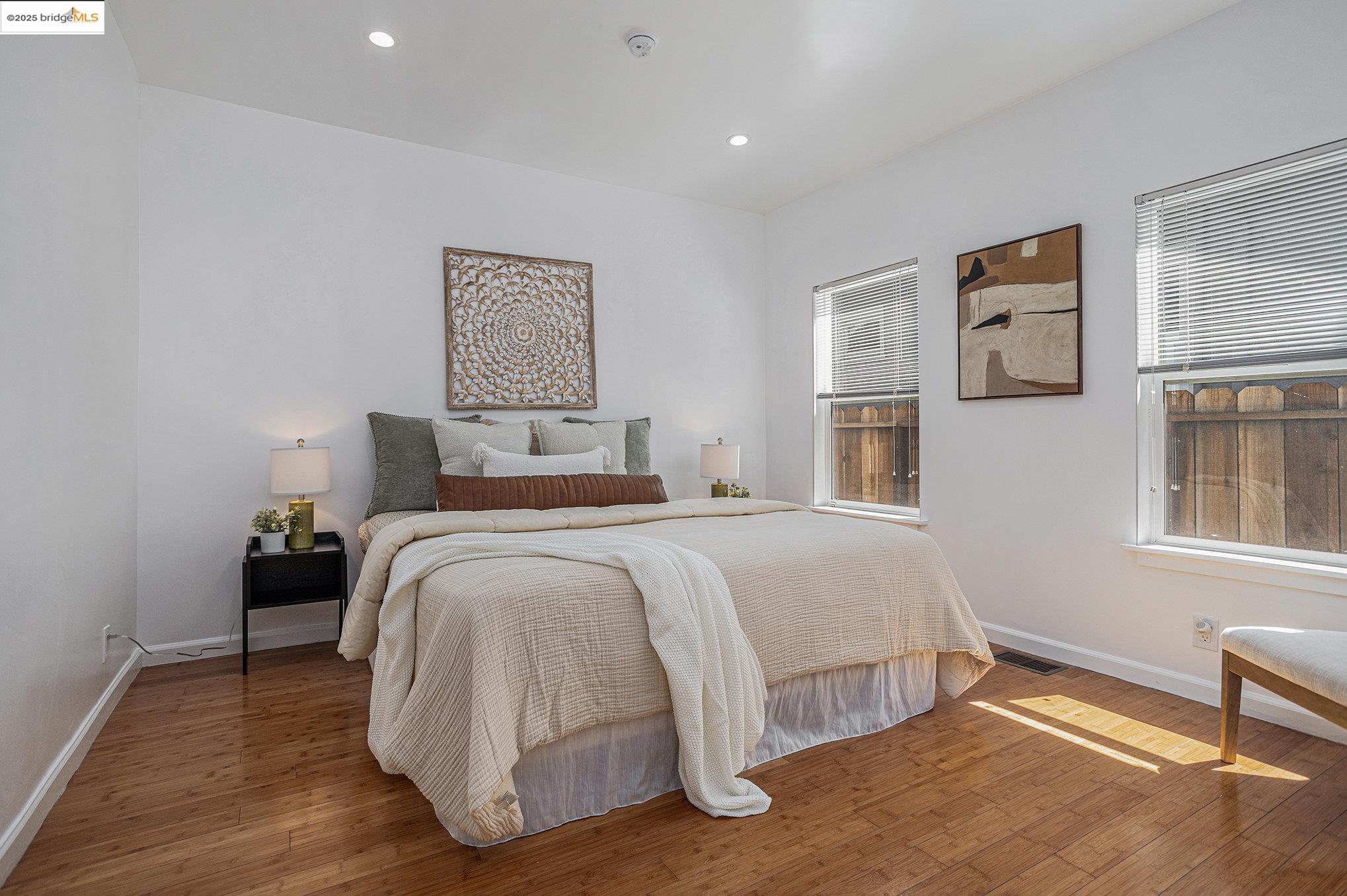 Detail Gallery Image 15 of 34 For 879 45th St, Oakland,  CA 94608 - 3 Beds | 3 Baths