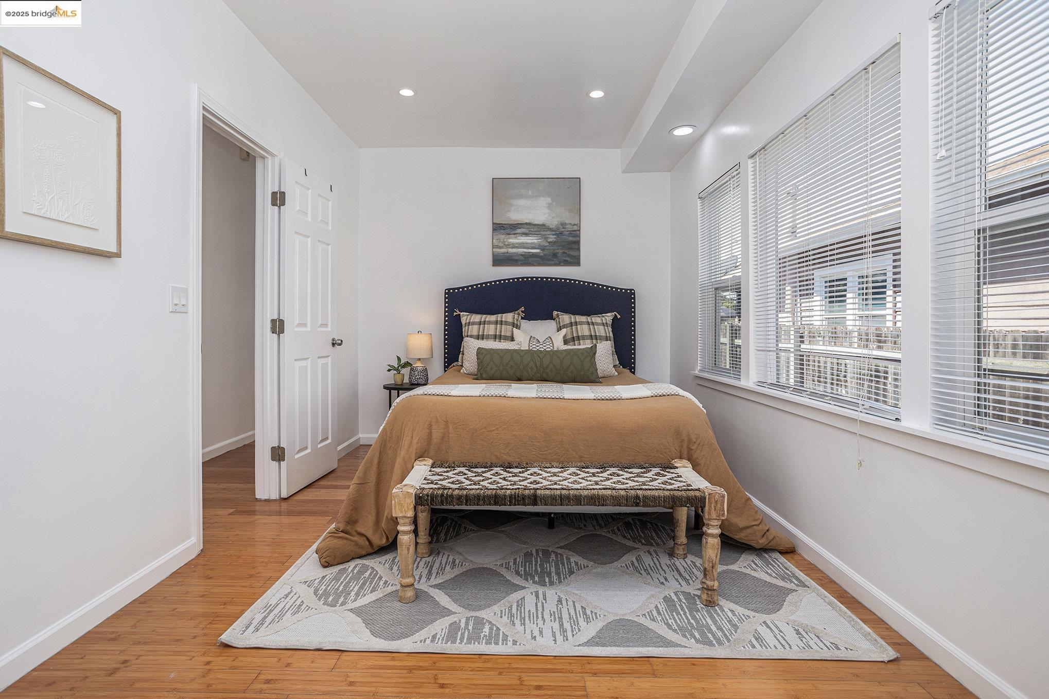Detail Gallery Image 18 of 34 For 879 45th St, Oakland,  CA 94608 - 3 Beds | 3 Baths