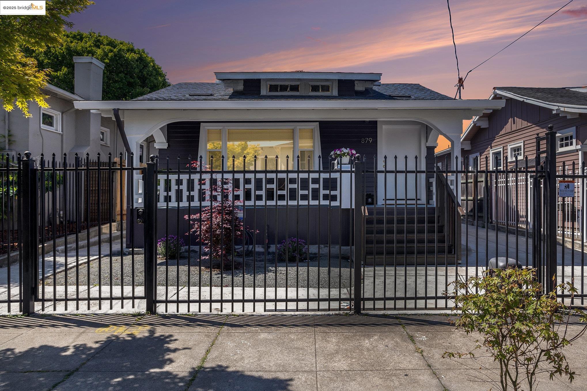 Detail Gallery Image 34 of 34 For 879 45th St, Oakland,  CA 94608 - 3 Beds | 3 Baths