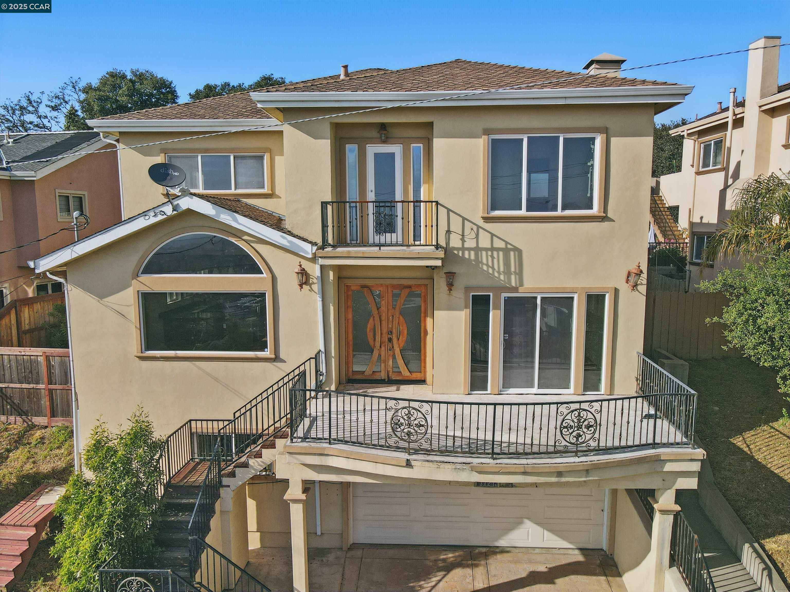 Detail Gallery Image 2 of 40 For 3727 Delmont Ave, Oakland,  CA 94605 - 4 Beds | 4 Baths