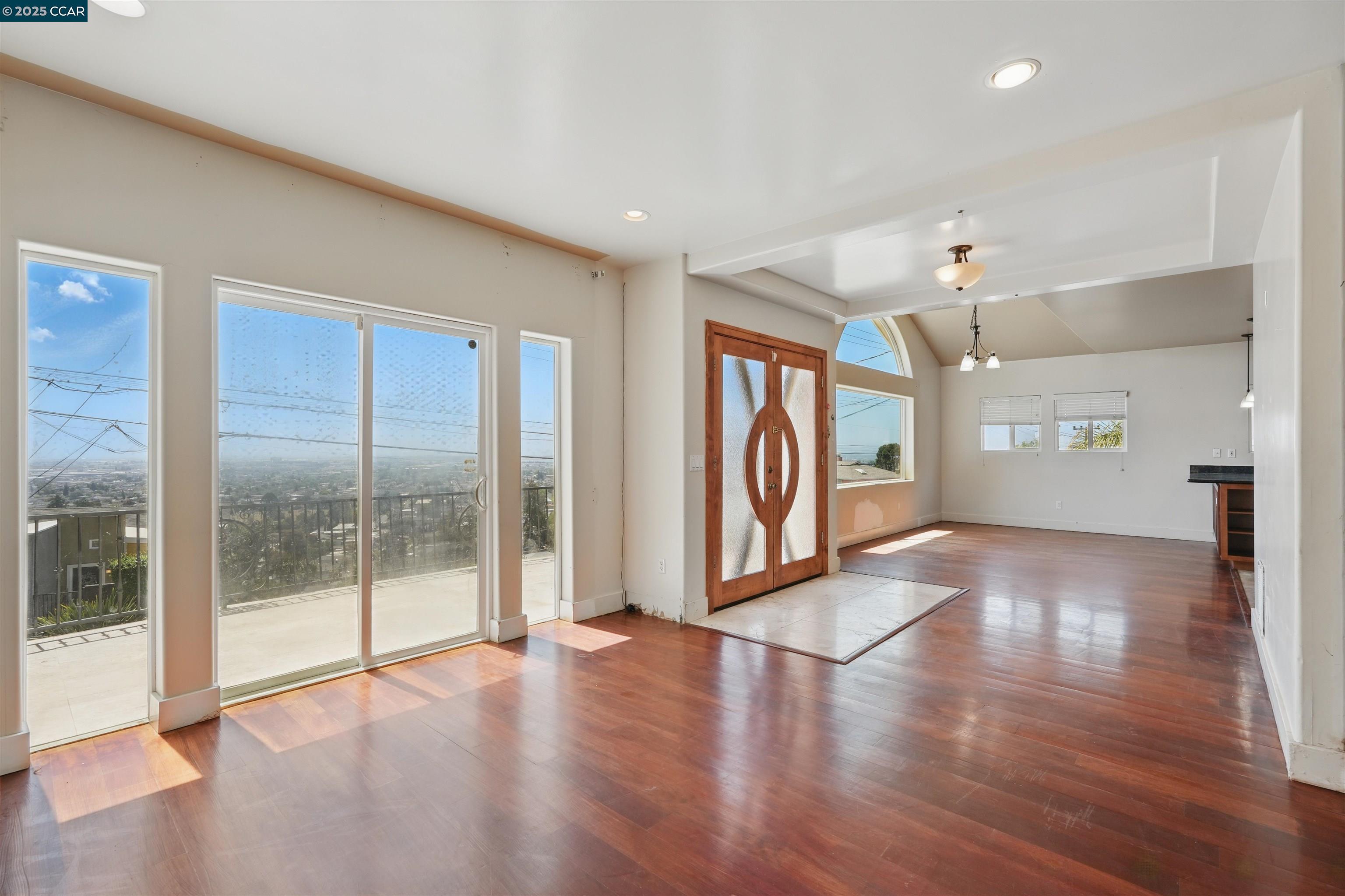 Detail Gallery Image 13 of 40 For 3727 Delmont Ave, Oakland,  CA 94605 - 4 Beds | 4 Baths