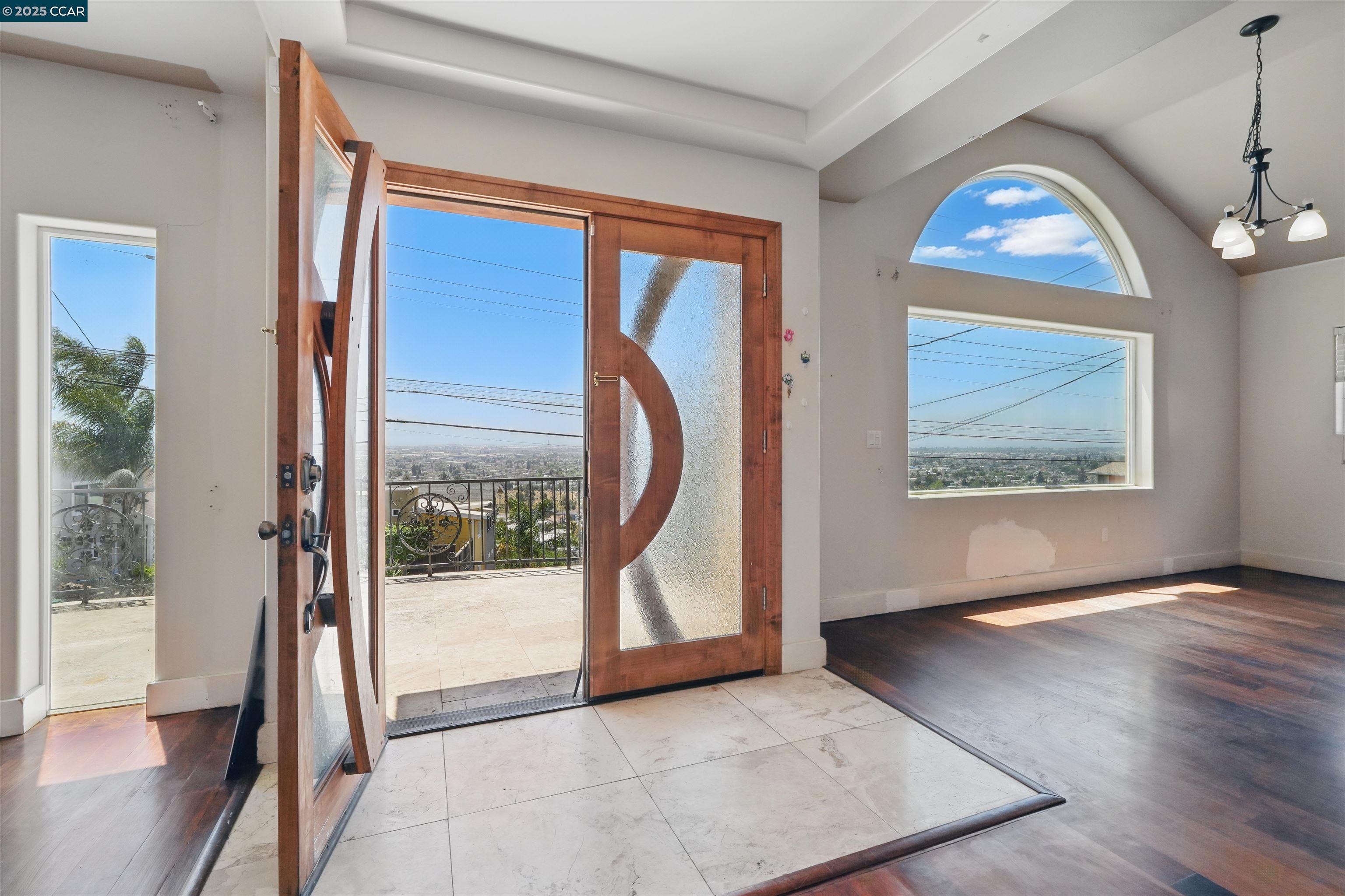 Detail Gallery Image 3 of 40 For 3727 Delmont Ave, Oakland,  CA 94605 - 4 Beds | 4 Baths