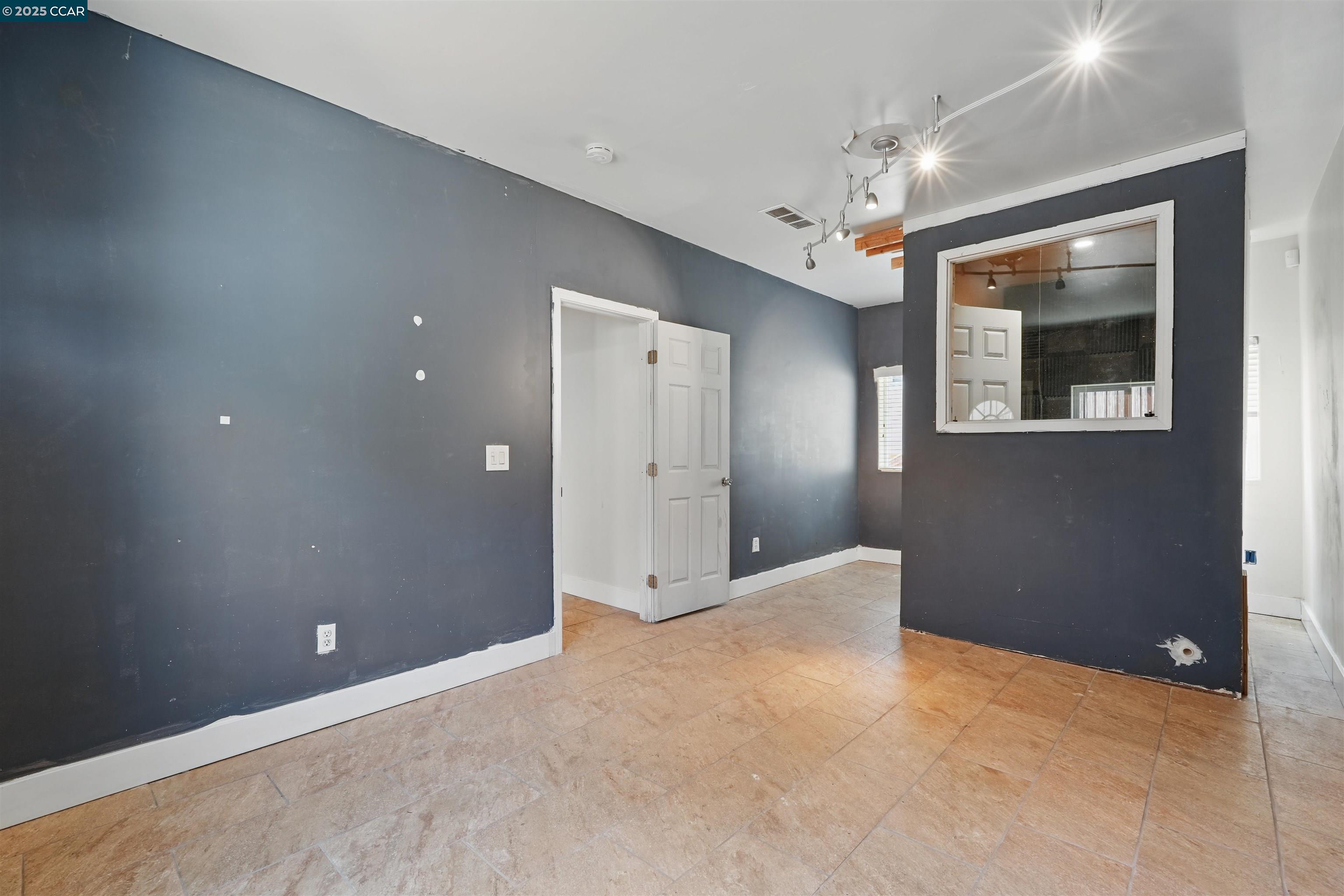 Detail Gallery Image 31 of 40 For 3727 Delmont Ave, Oakland,  CA 94605 - 4 Beds | 4 Baths