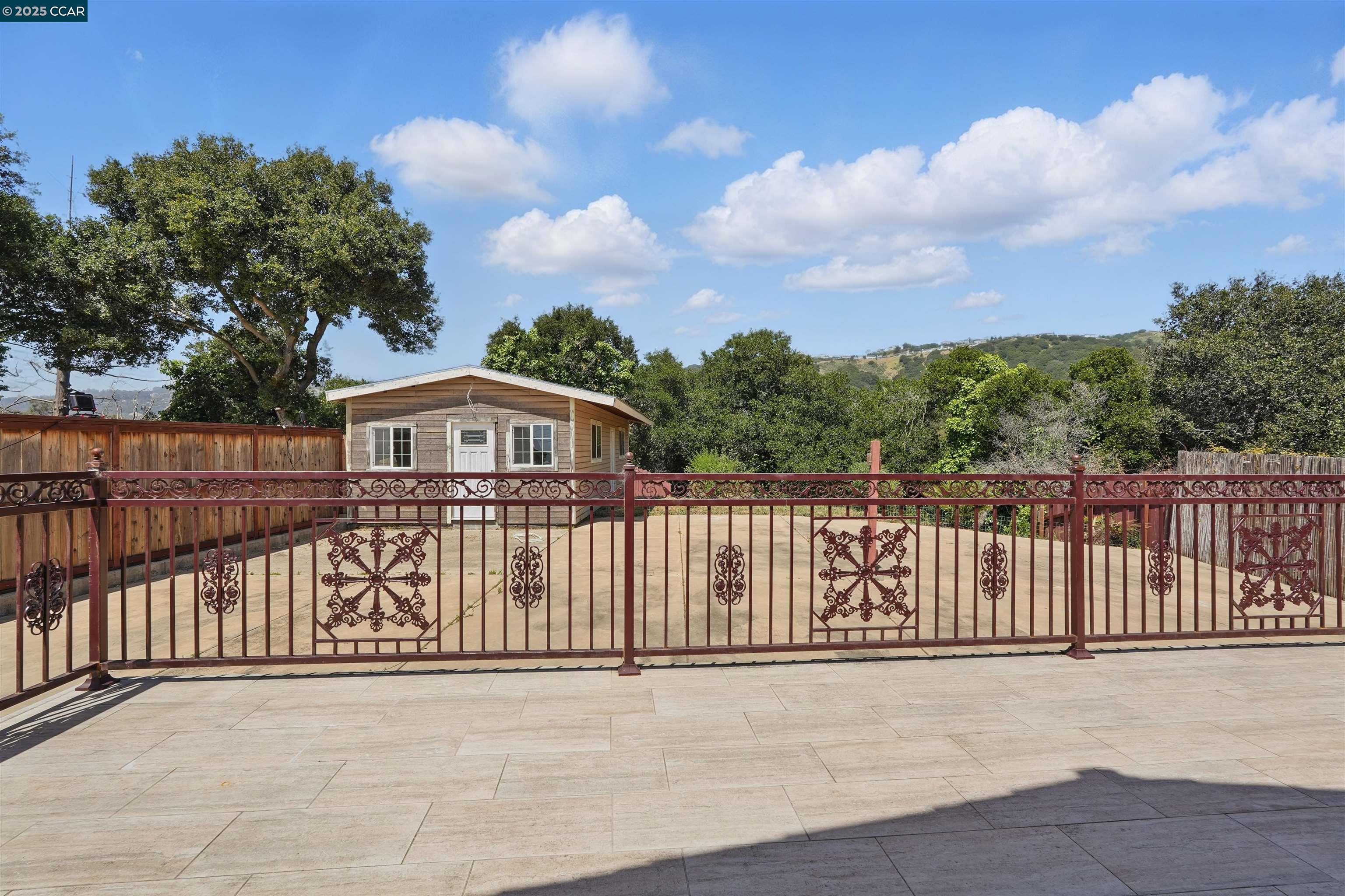 Detail Gallery Image 32 of 40 For 3727 Delmont Ave, Oakland,  CA 94605 - 4 Beds | 4 Baths